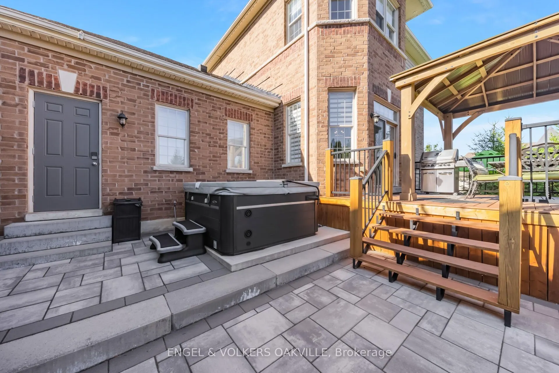 3 Holdroyd Court