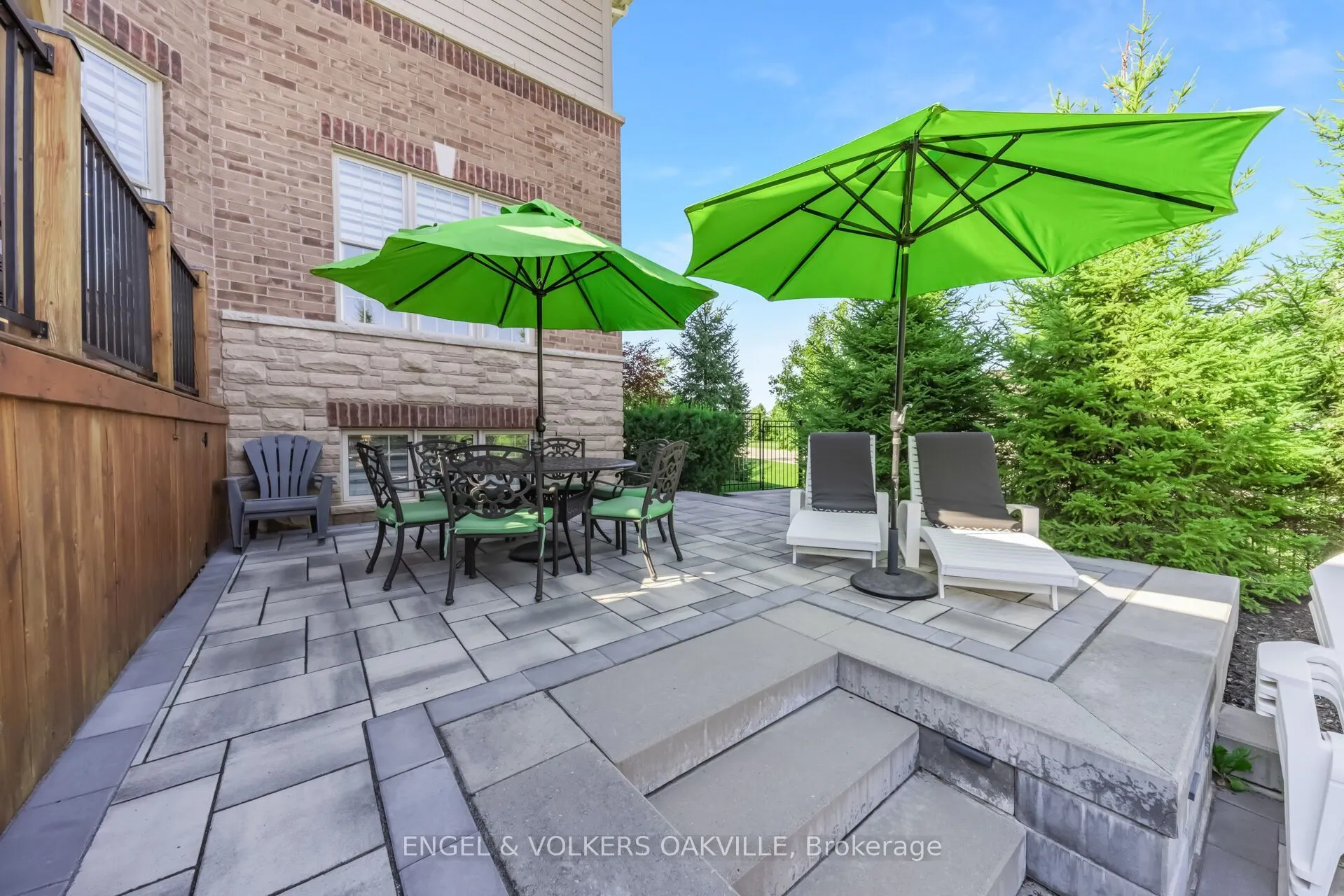 3 Holdroyd Court