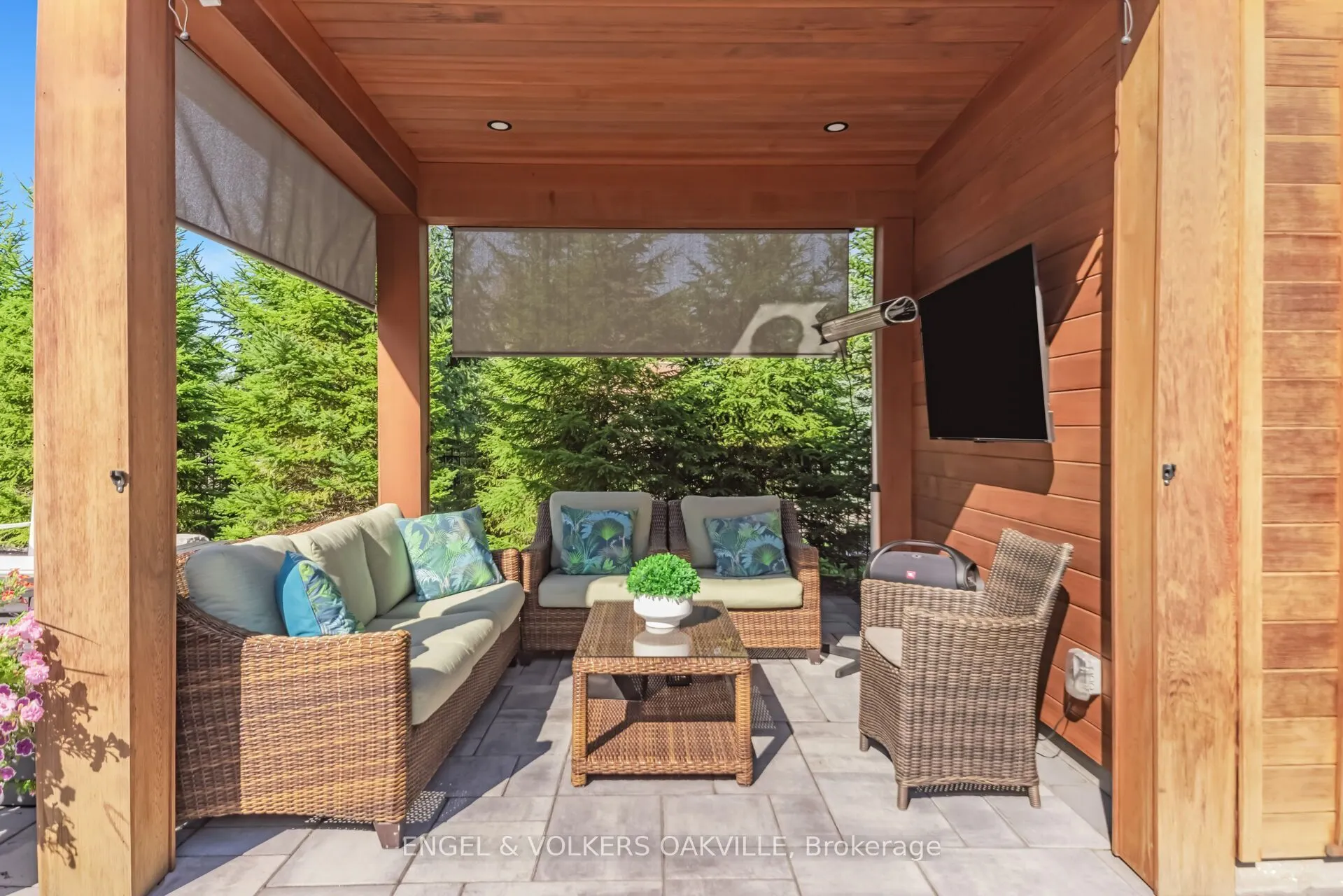 3 Holdroyd Court