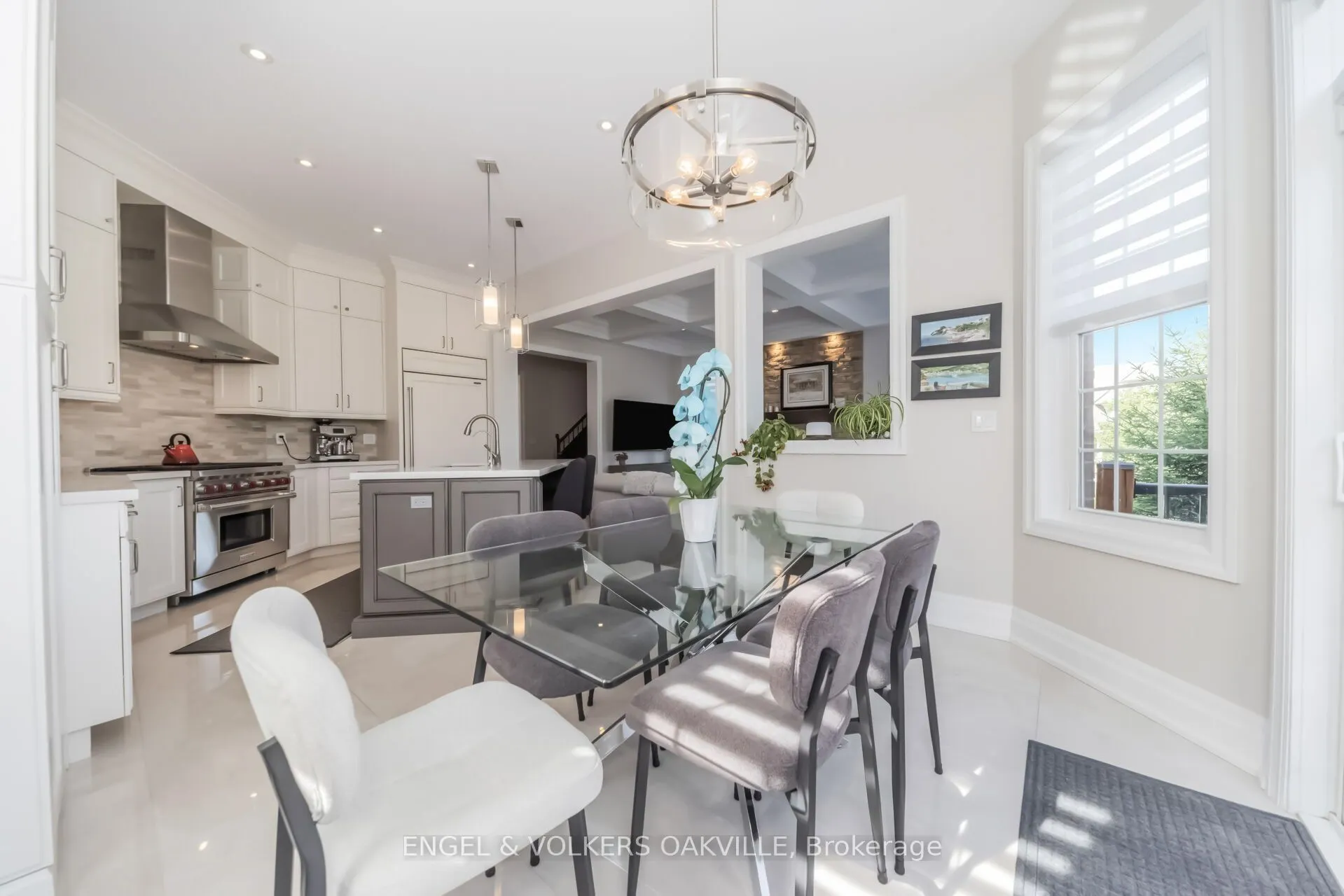 3 Holdroyd Court