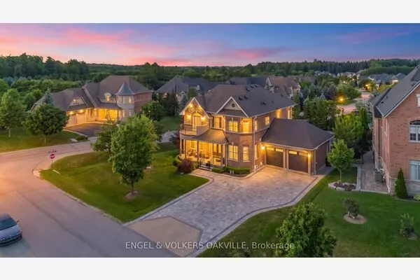 3 Holdroyd Court