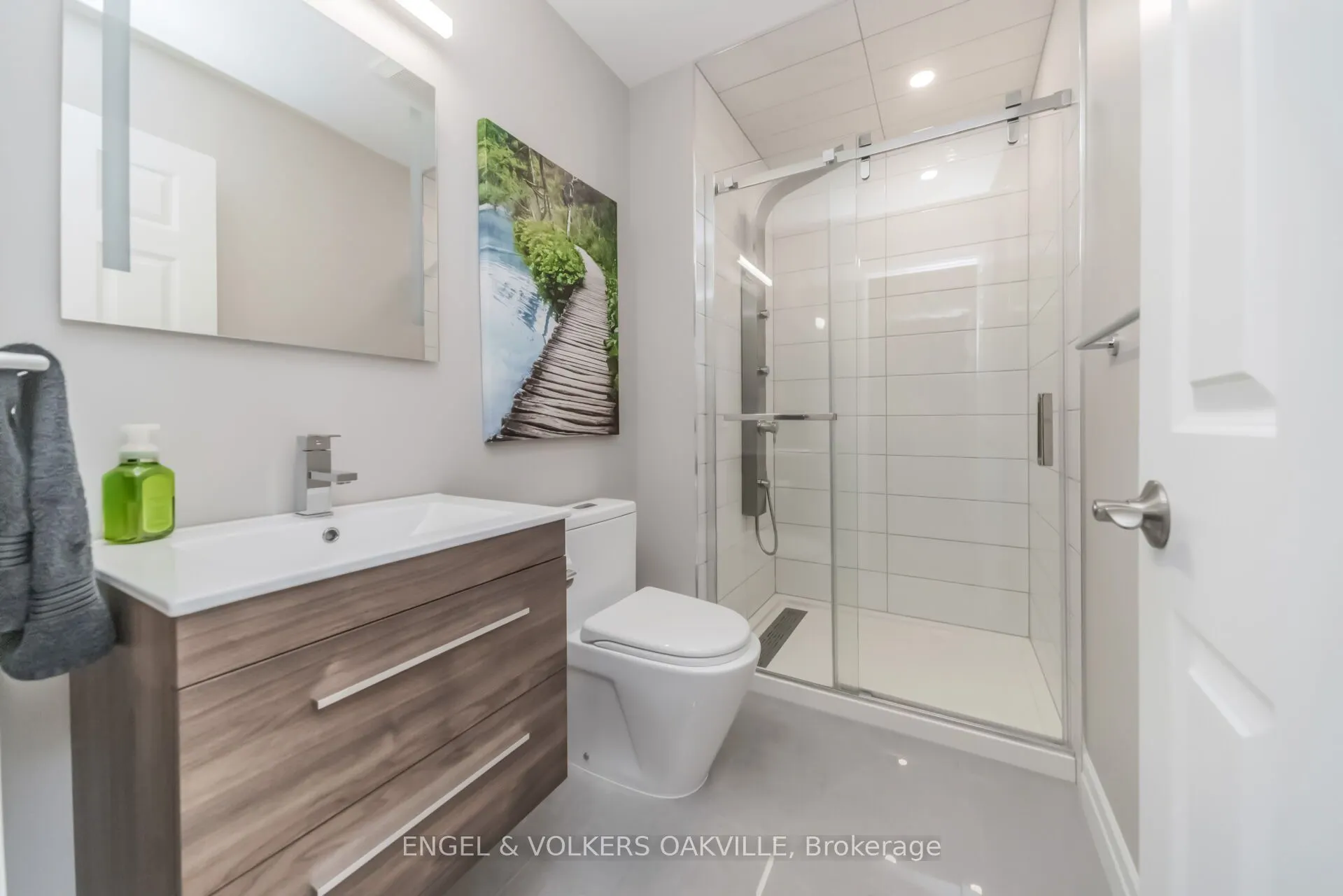 3 Holdroyd Court
