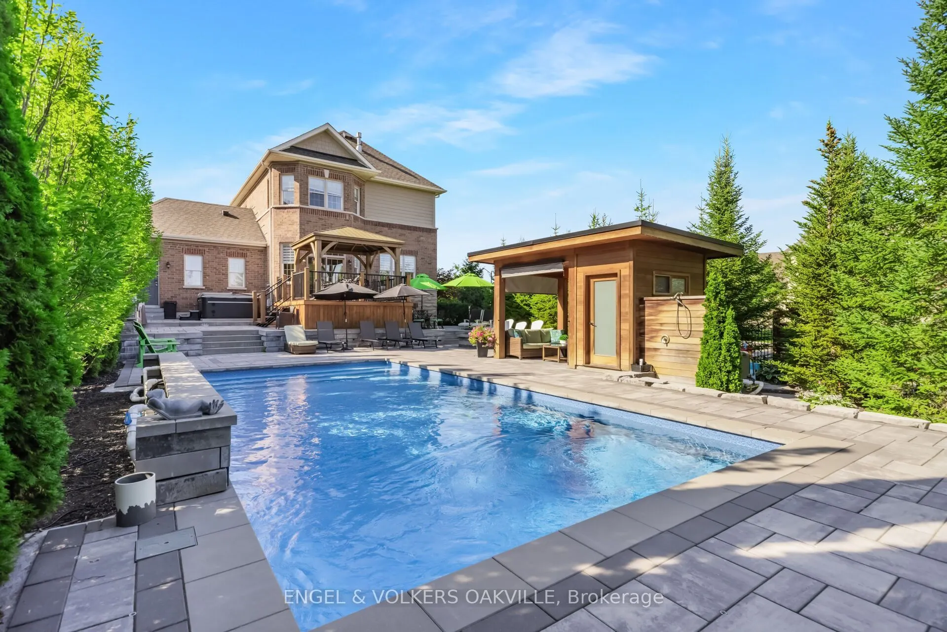 3 Holdroyd Court