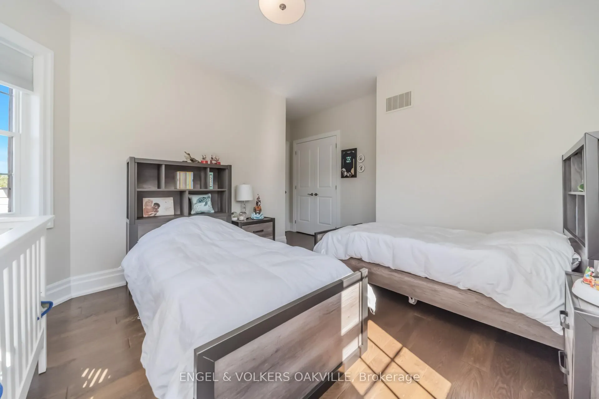 3 Holdroyd Court