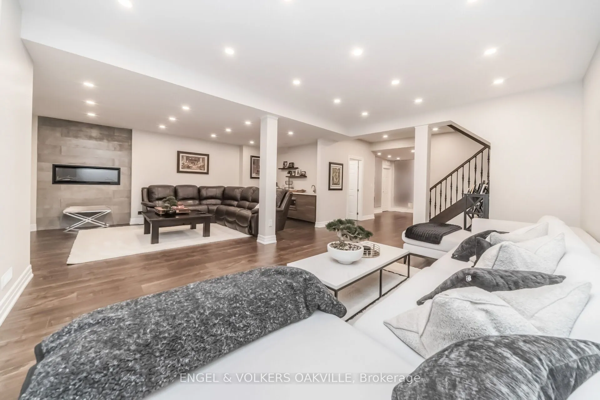 3 Holdroyd Court