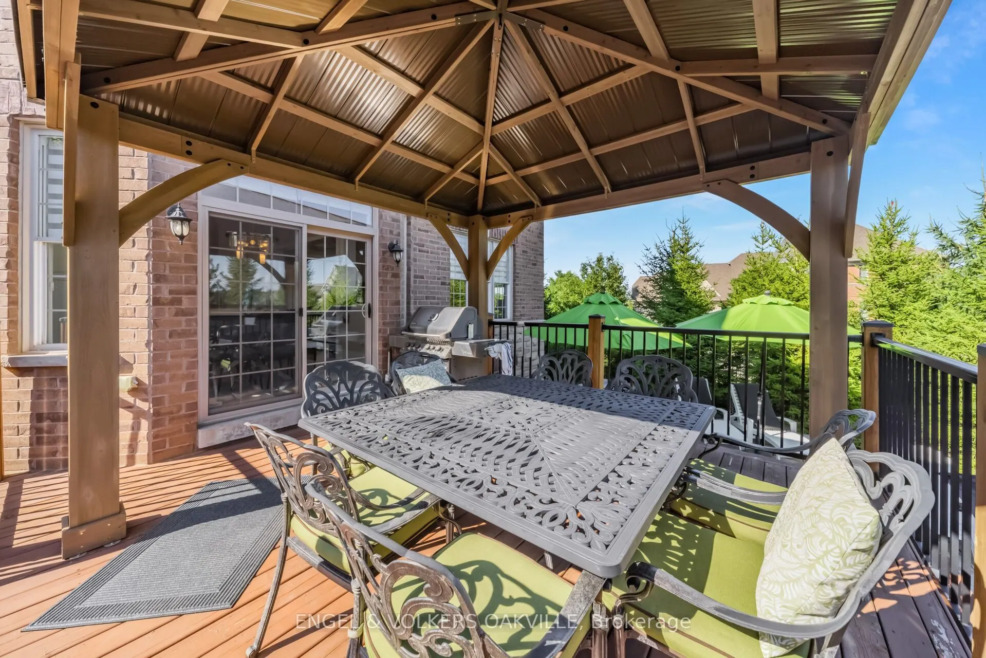 3 Holdroyd Court