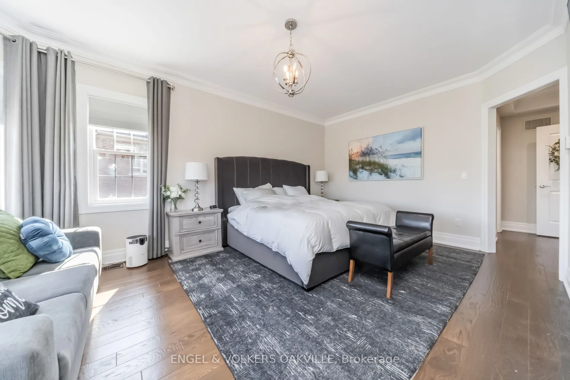 3 Holdroyd Court
