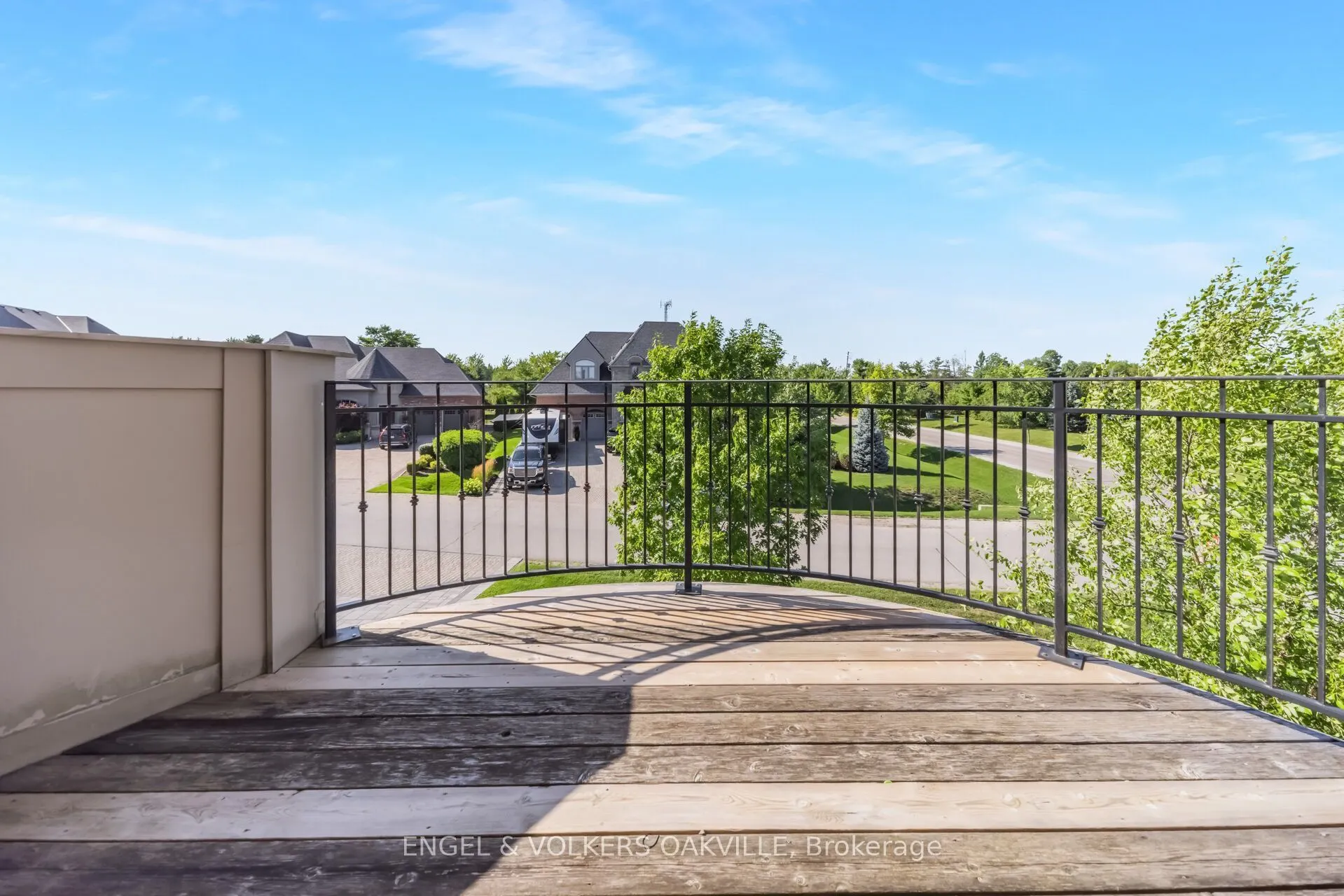 3 Holdroyd Court