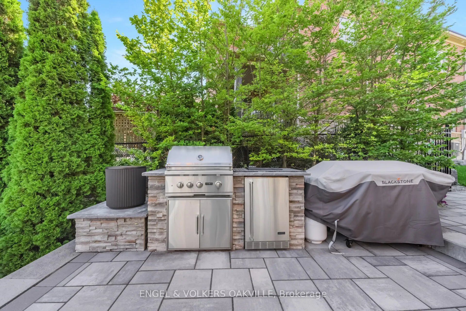 3 Holdroyd Court