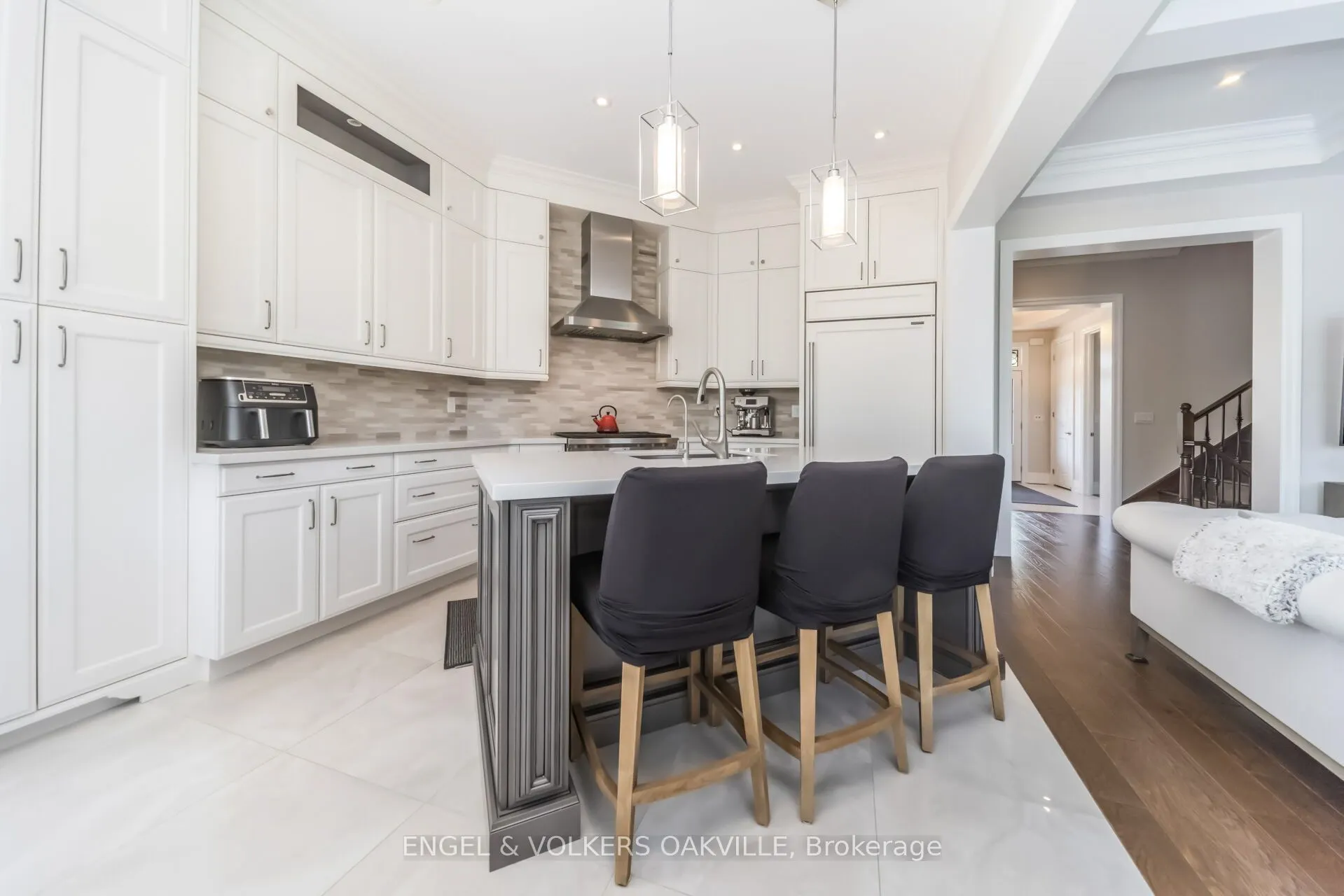 3 Holdroyd Court