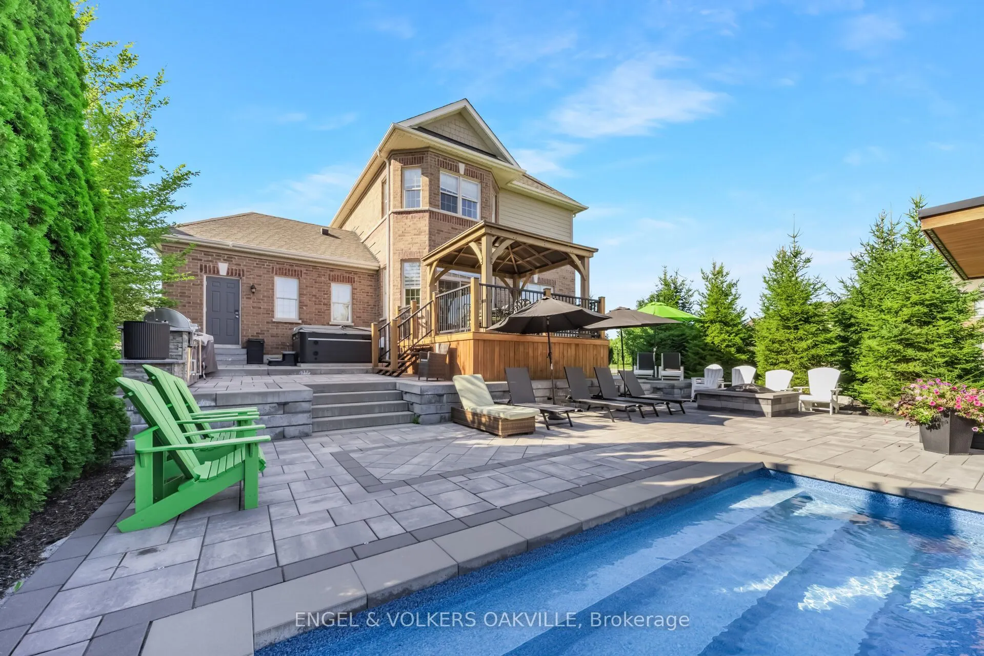 3 Holdroyd Court
