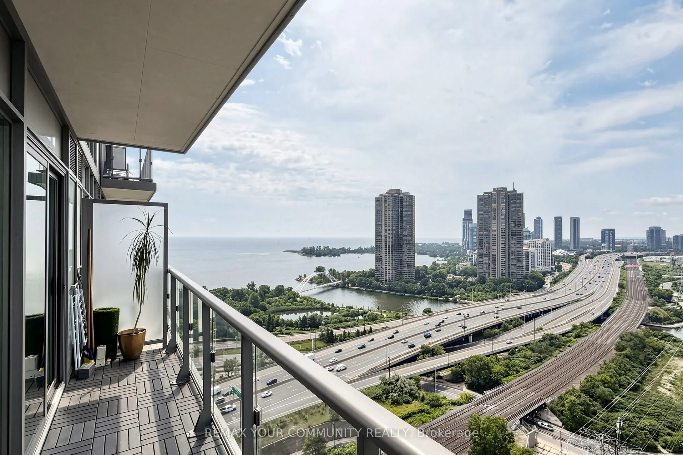 105 The Queensway Avenue #2304
