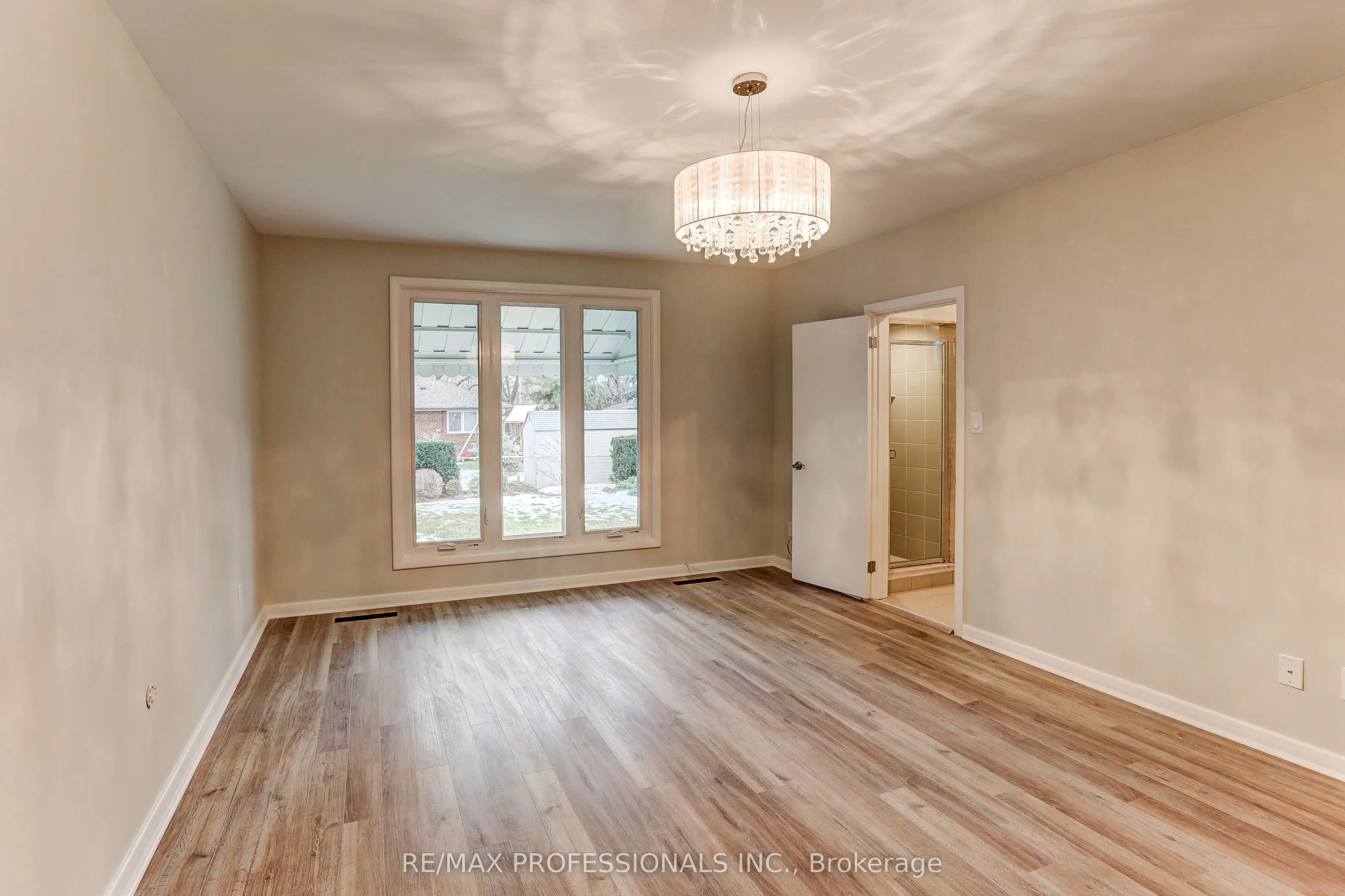 23 Ravensbourne Crescent