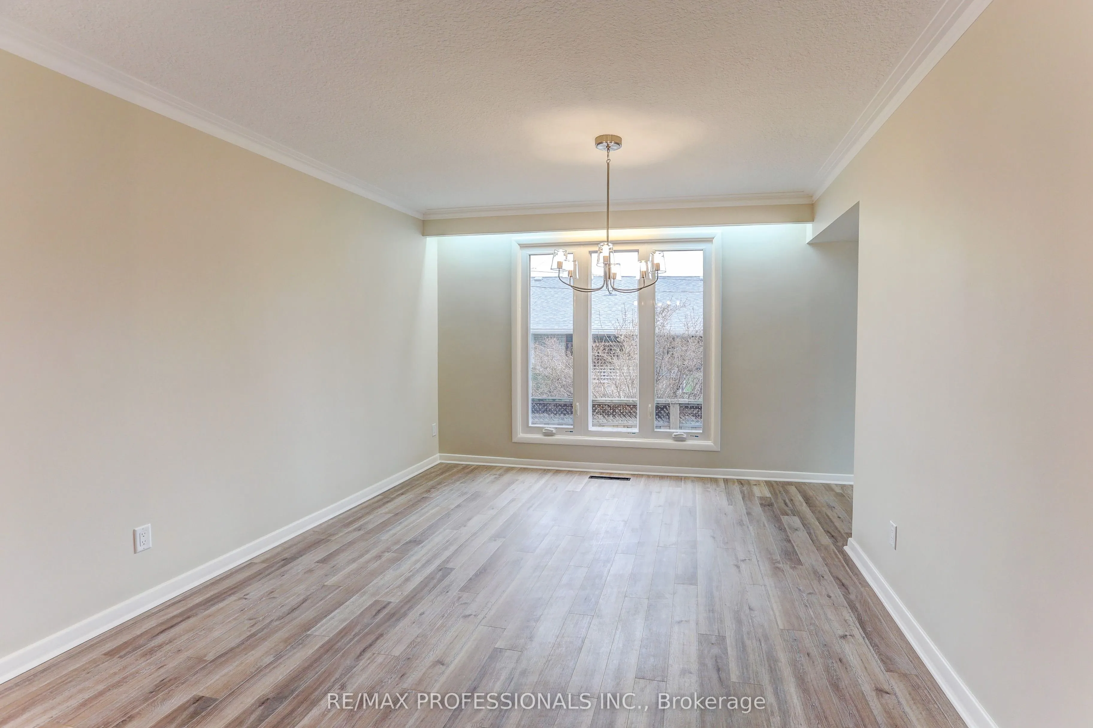 23 Ravensbourne Crescent
