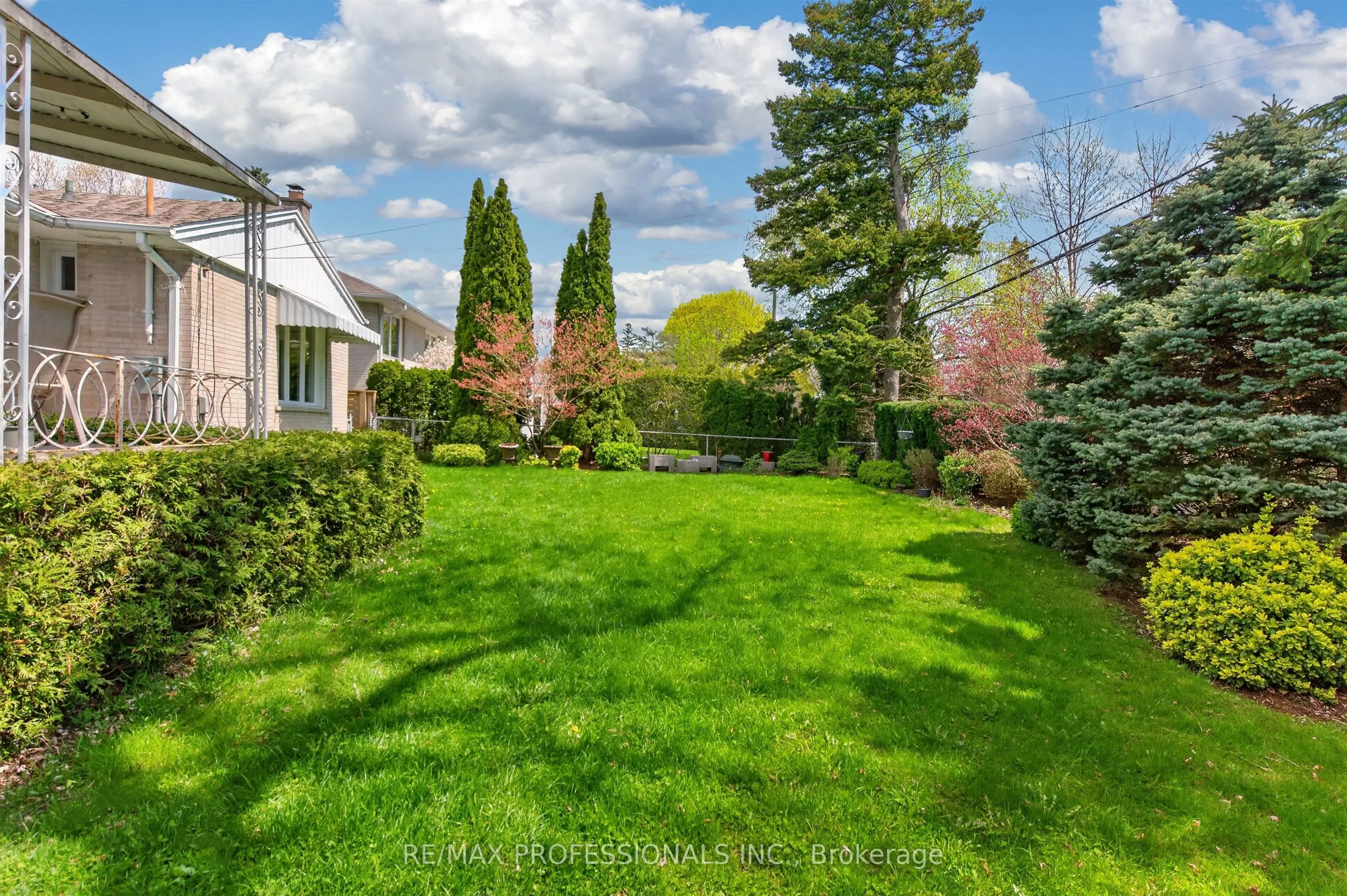 23 Ravensbourne Crescent