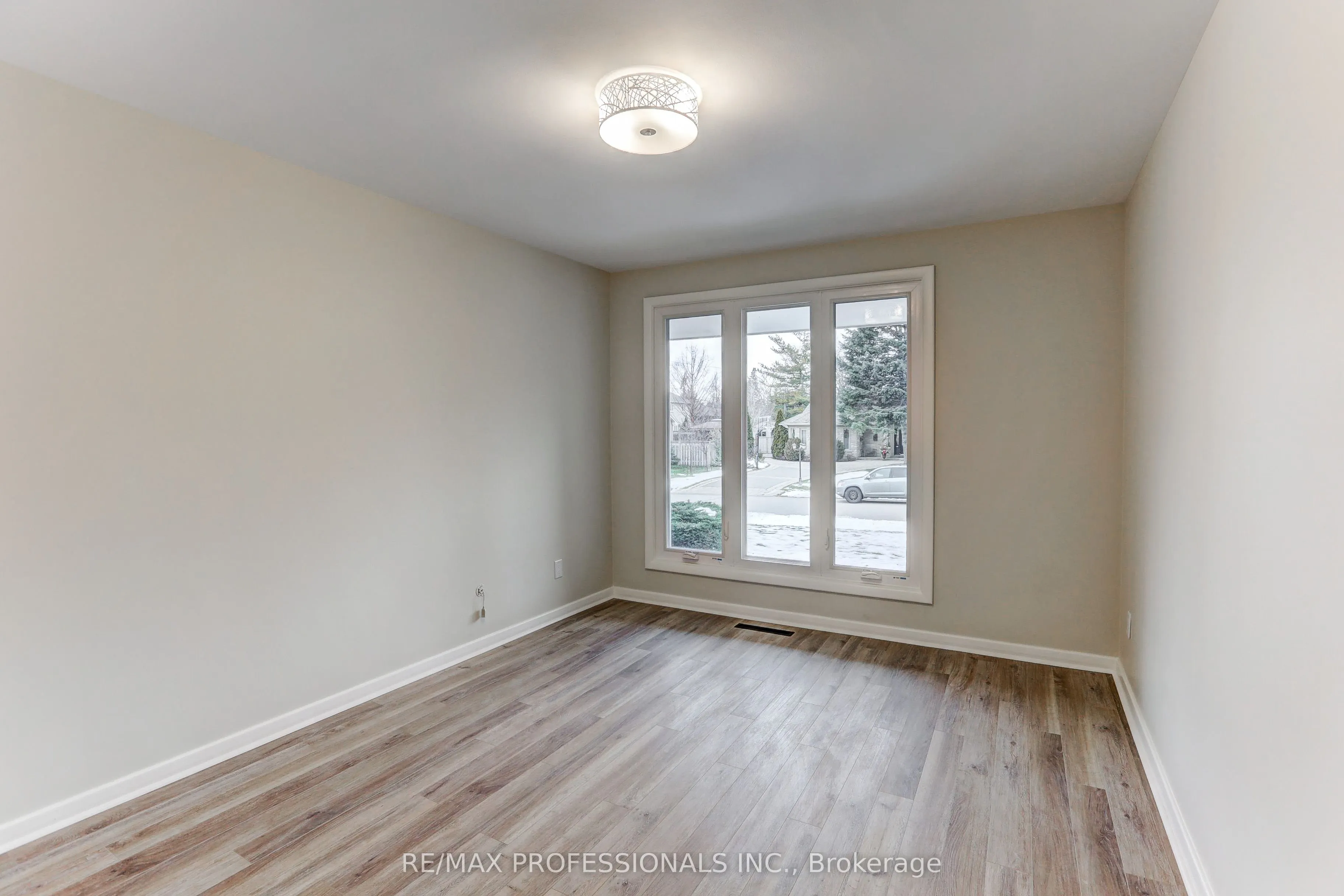 23 Ravensbourne Crescent