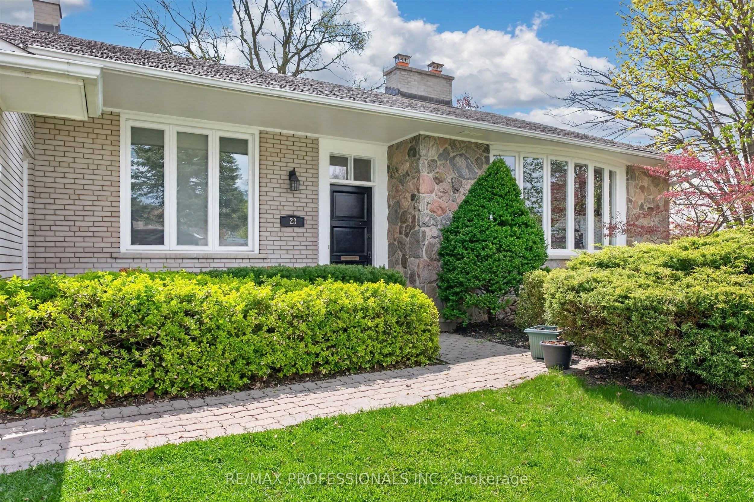 23 Ravensbourne Crescent