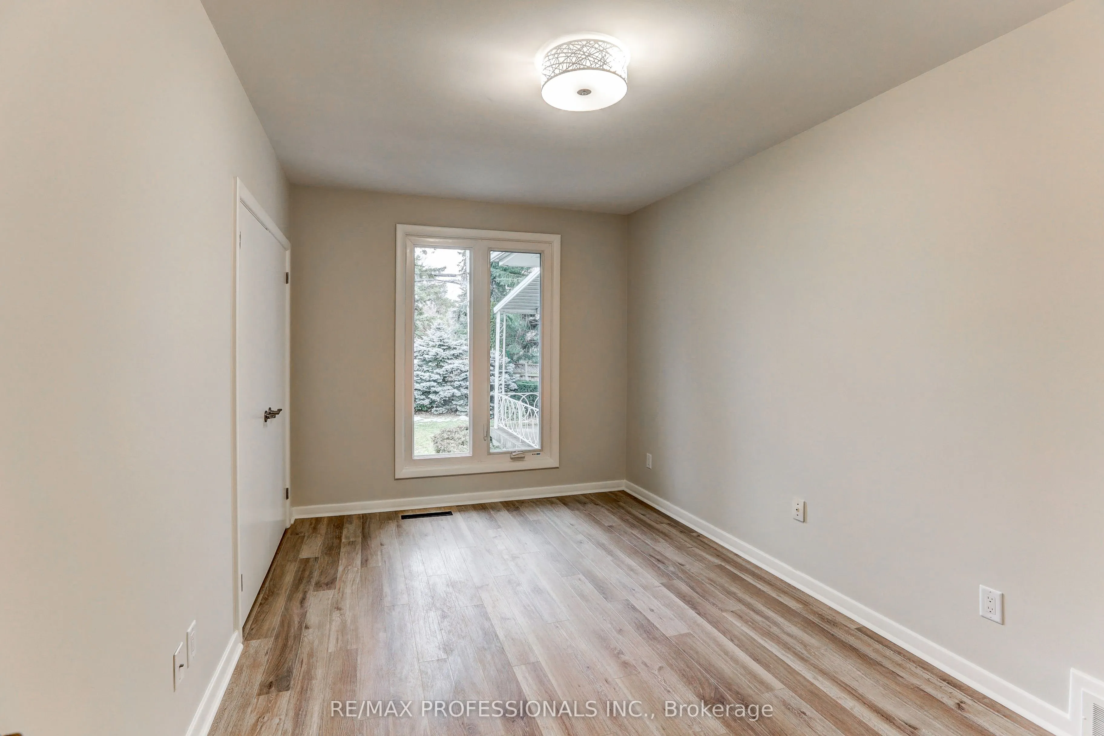23 Ravensbourne Crescent