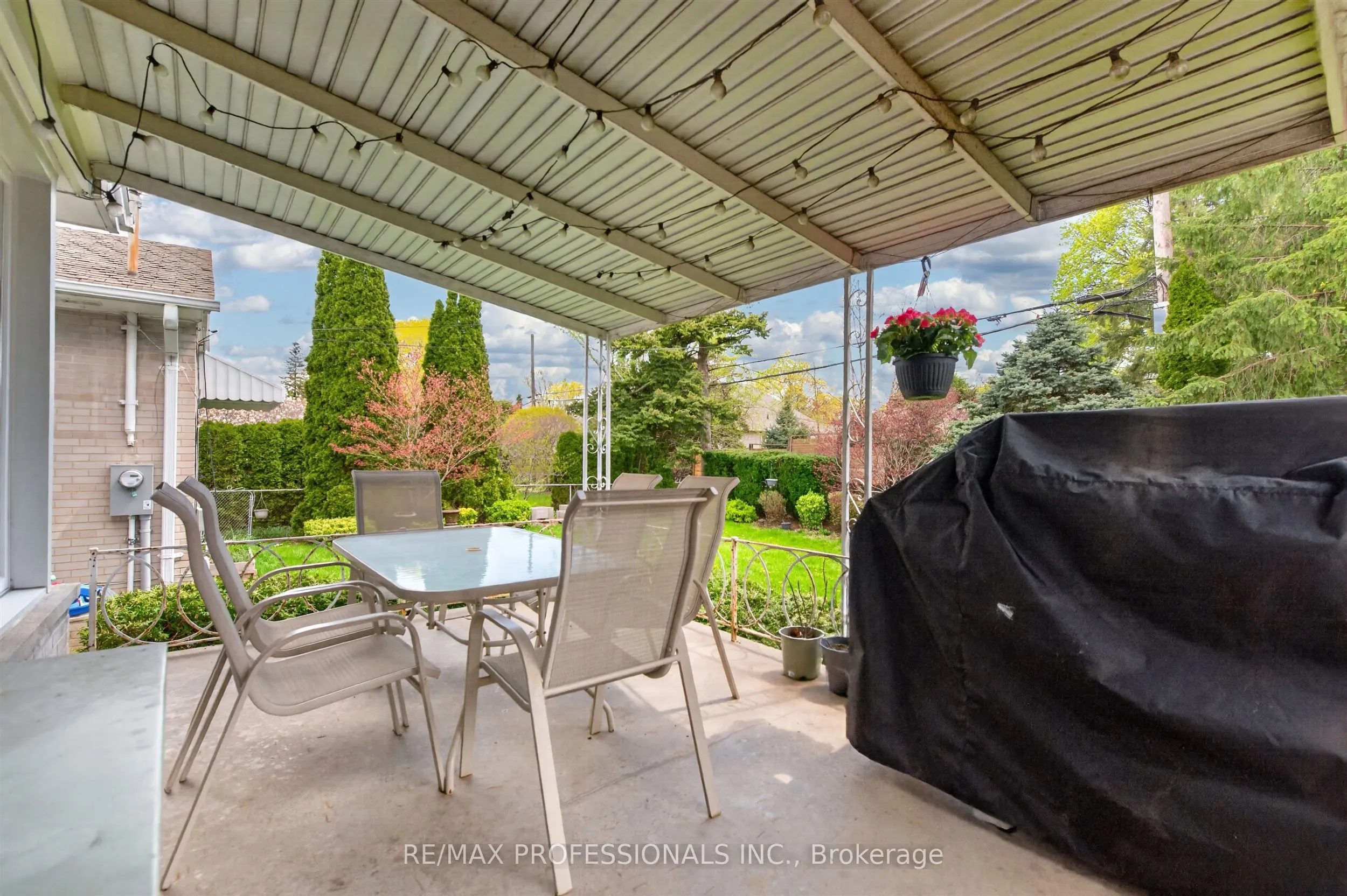 23 Ravensbourne Crescent