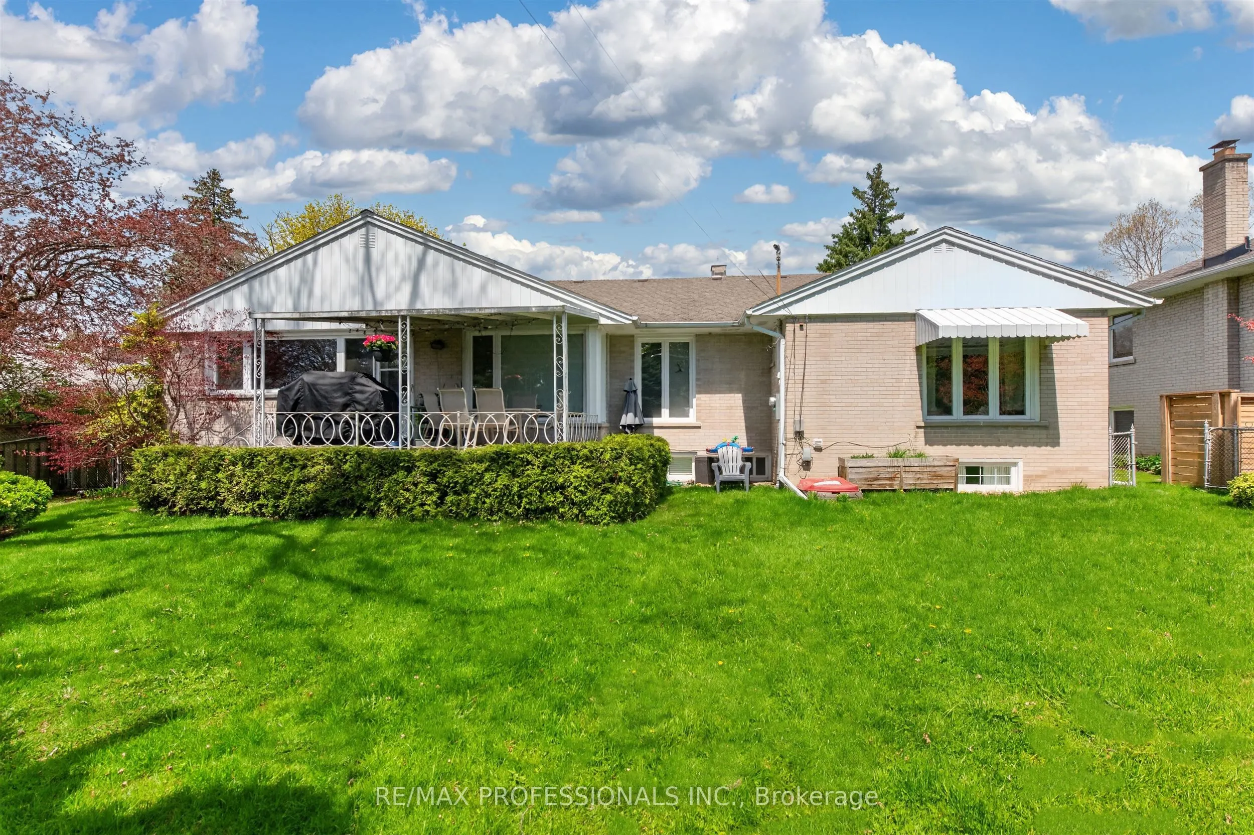 23 Ravensbourne Crescent