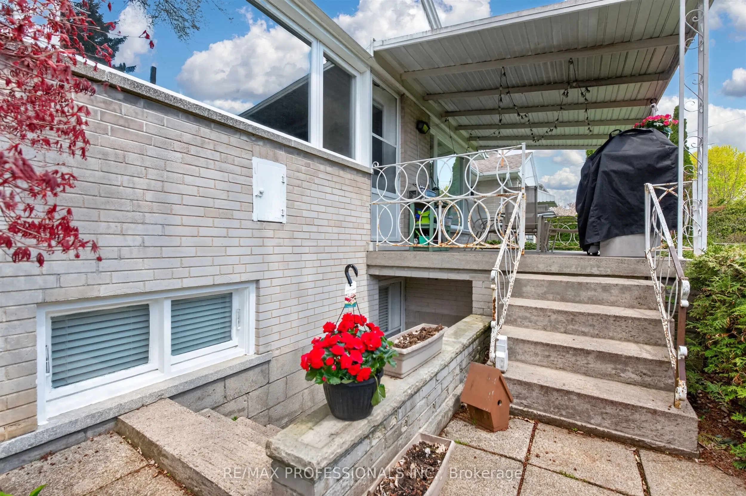 23 Ravensbourne Crescent