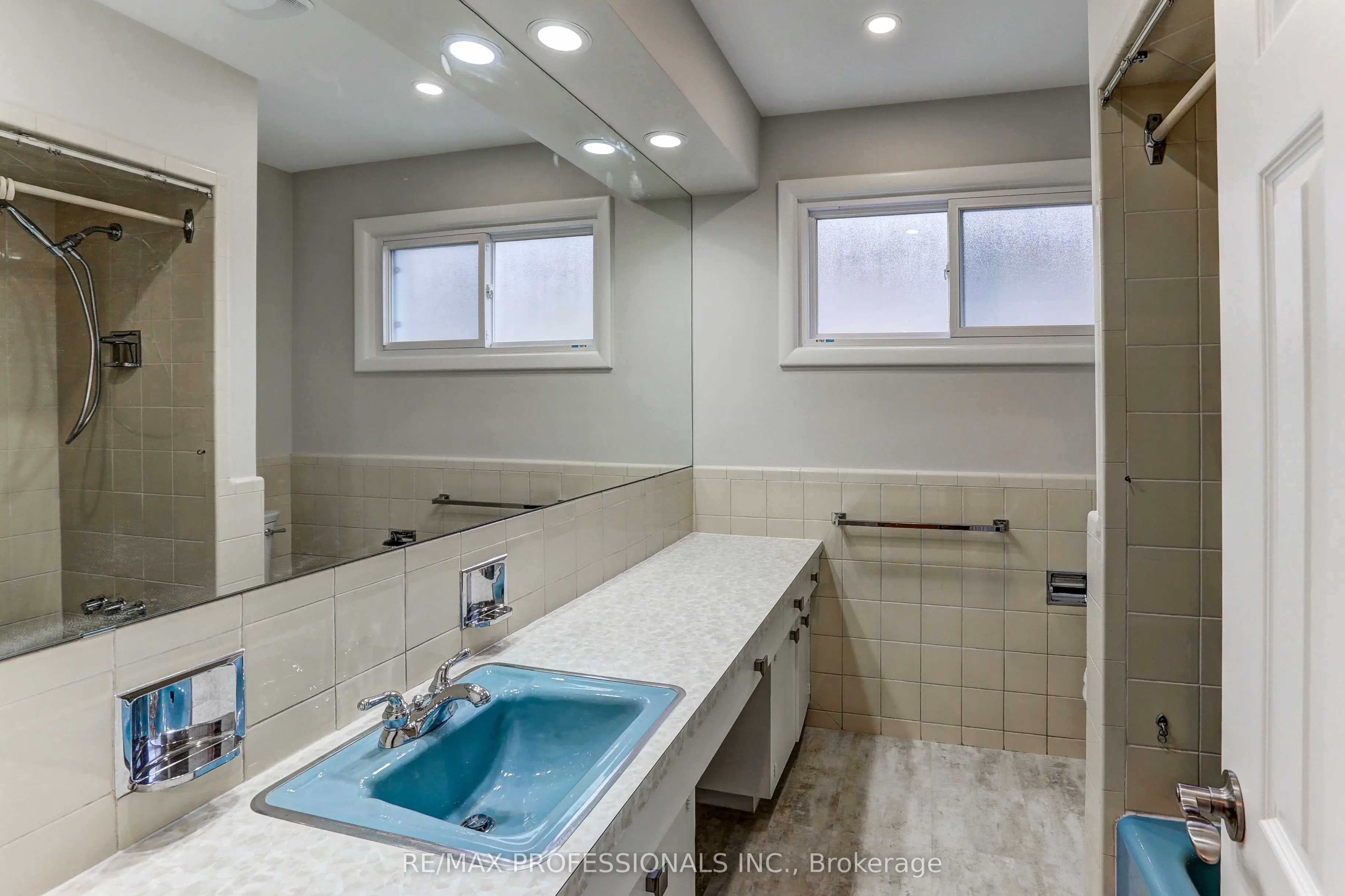 23 Ravensbourne Crescent