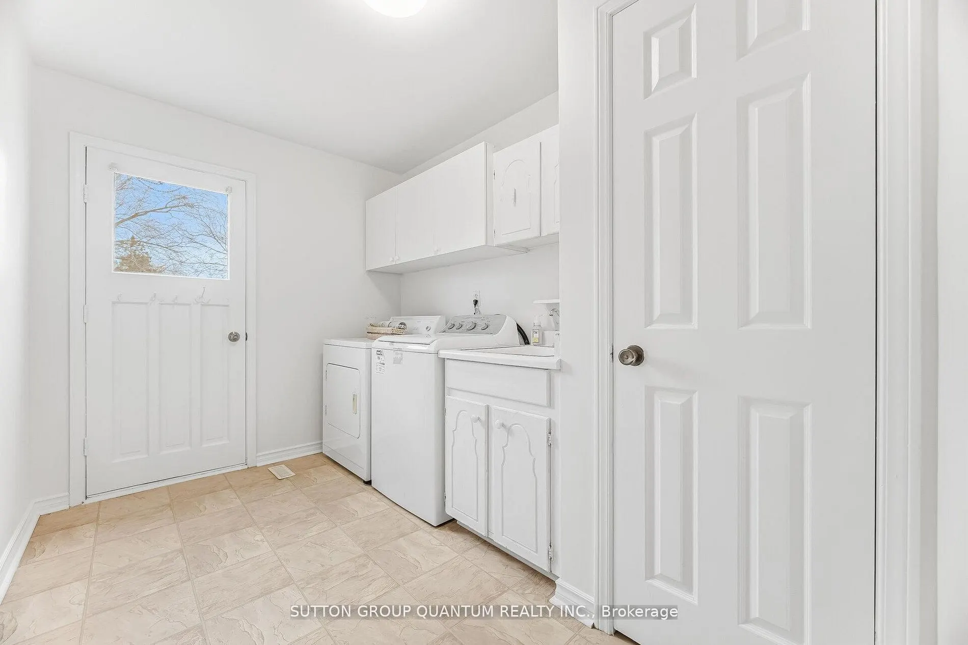 1511 Ifield Road