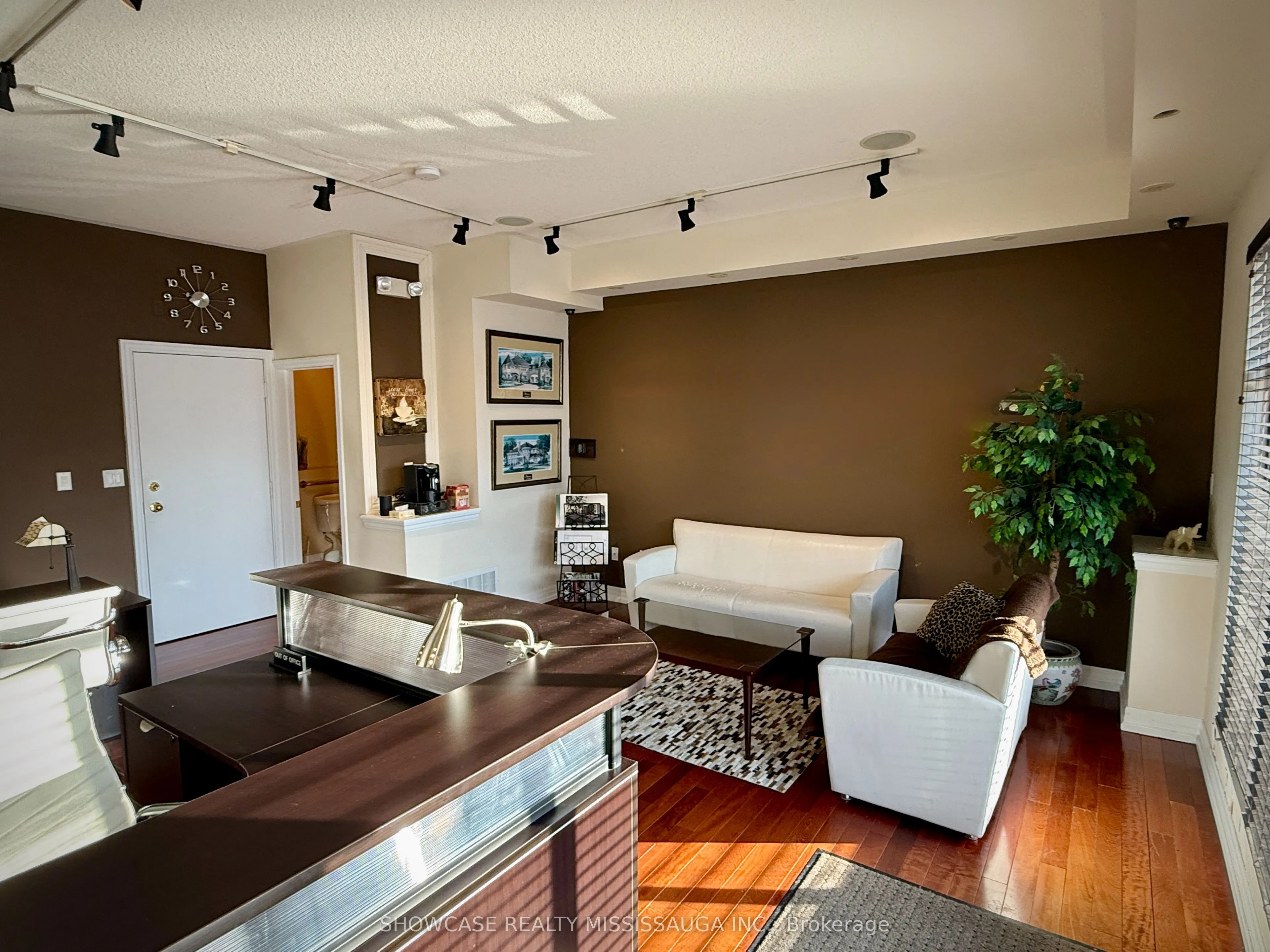 173 Lakeshore Road E