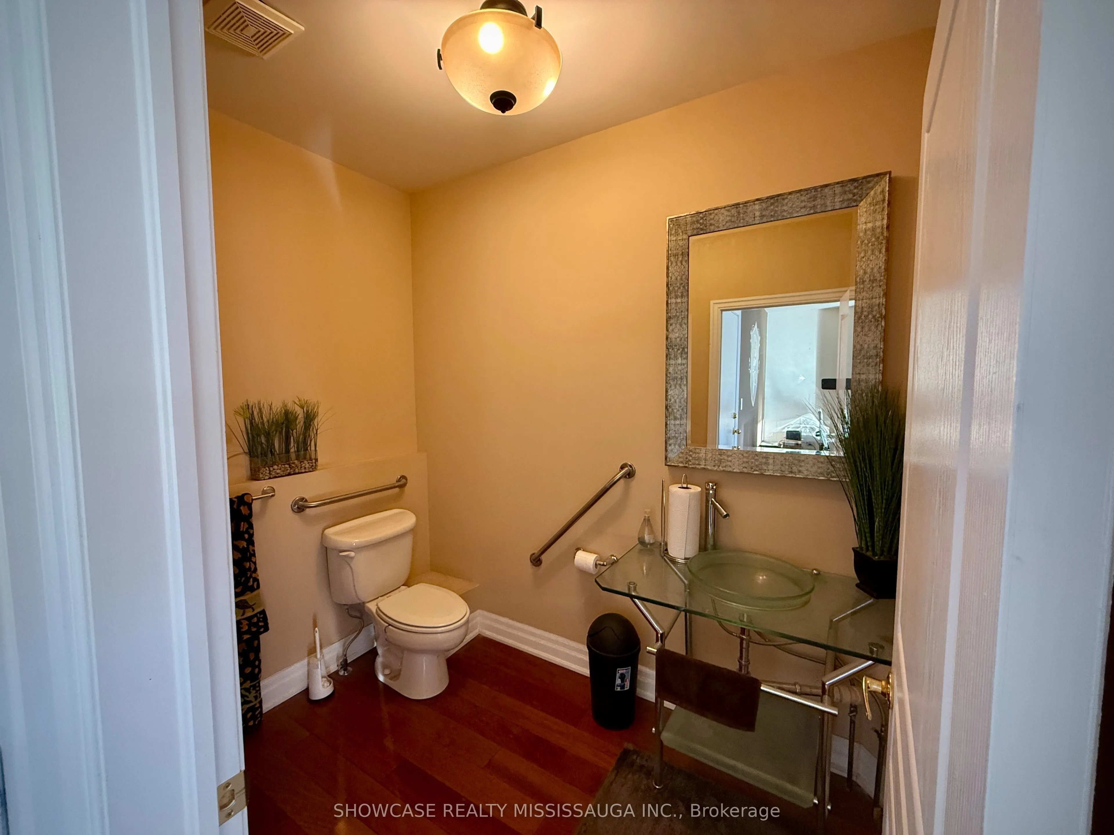 173 Lakeshore Road E