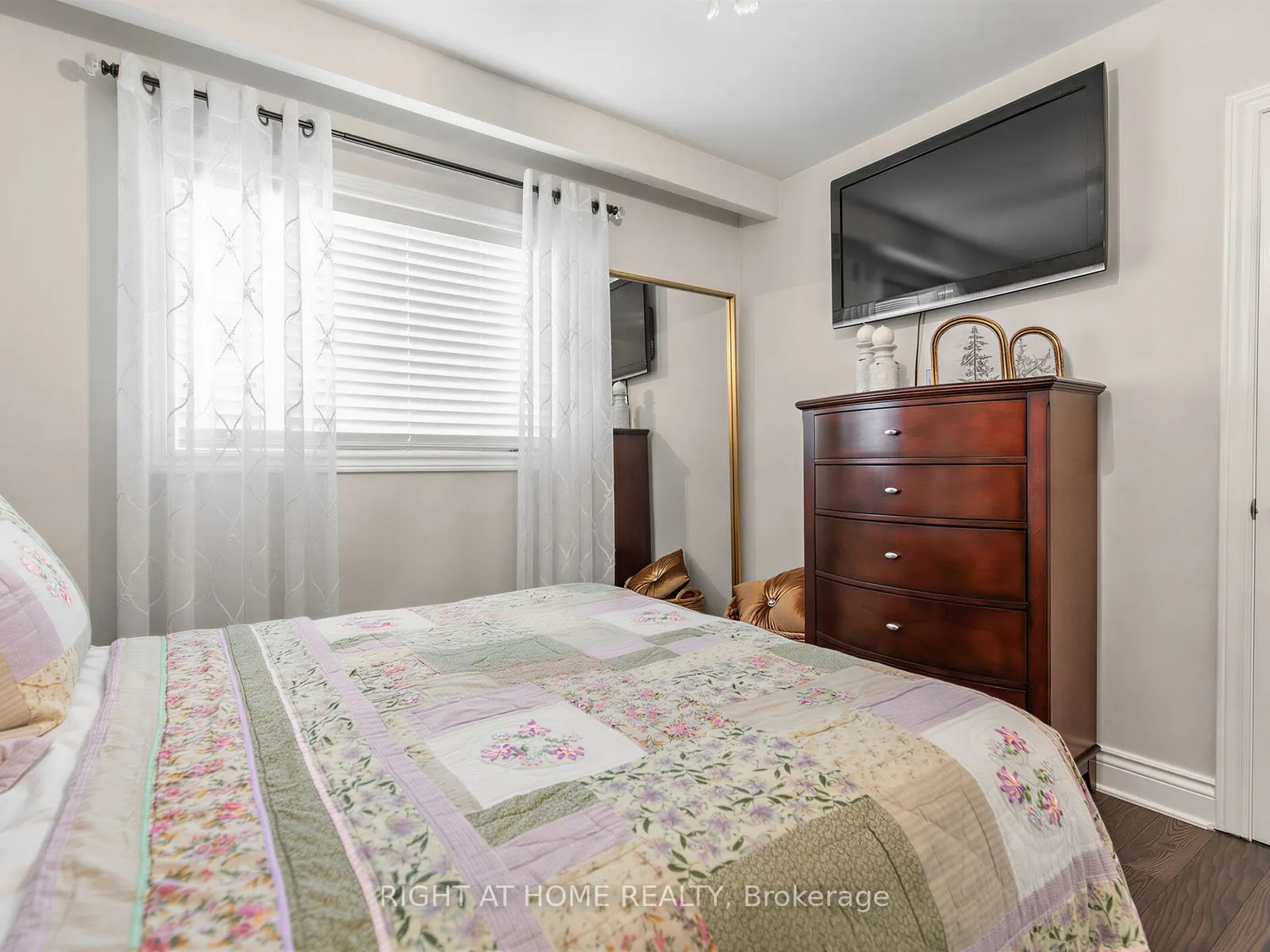 2 Grenadine Court