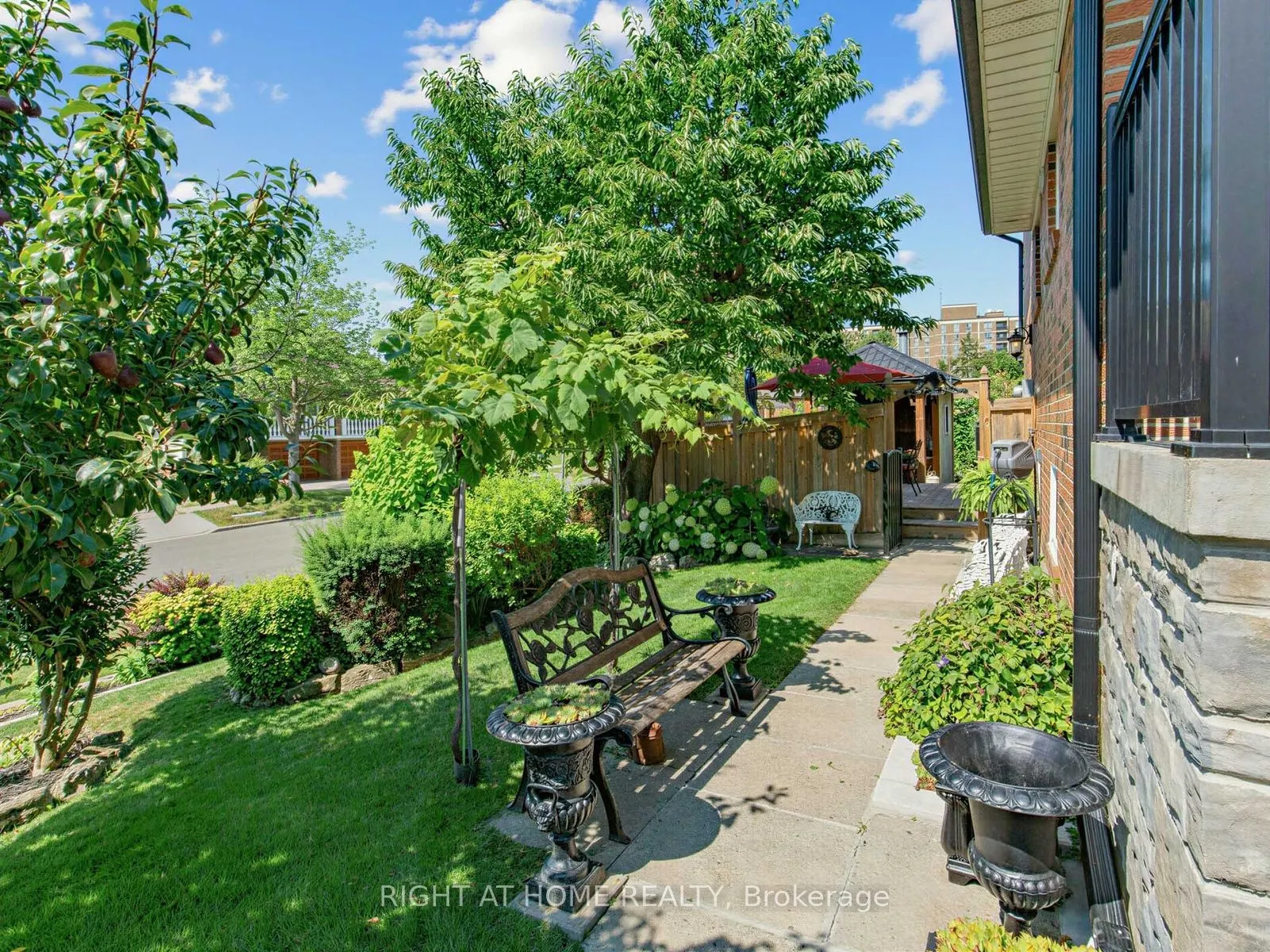 2 Grenadine Court