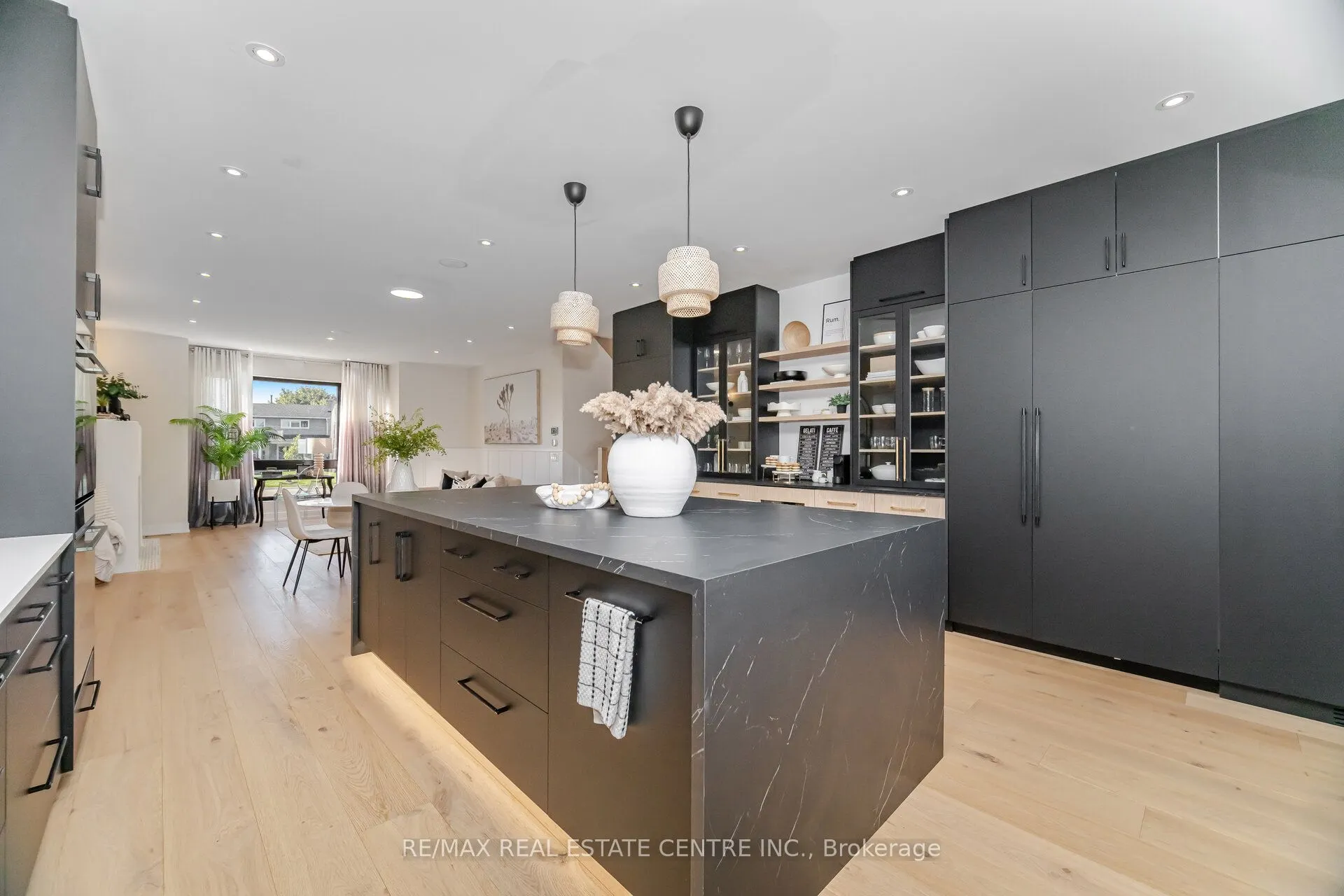 772 Banting Court