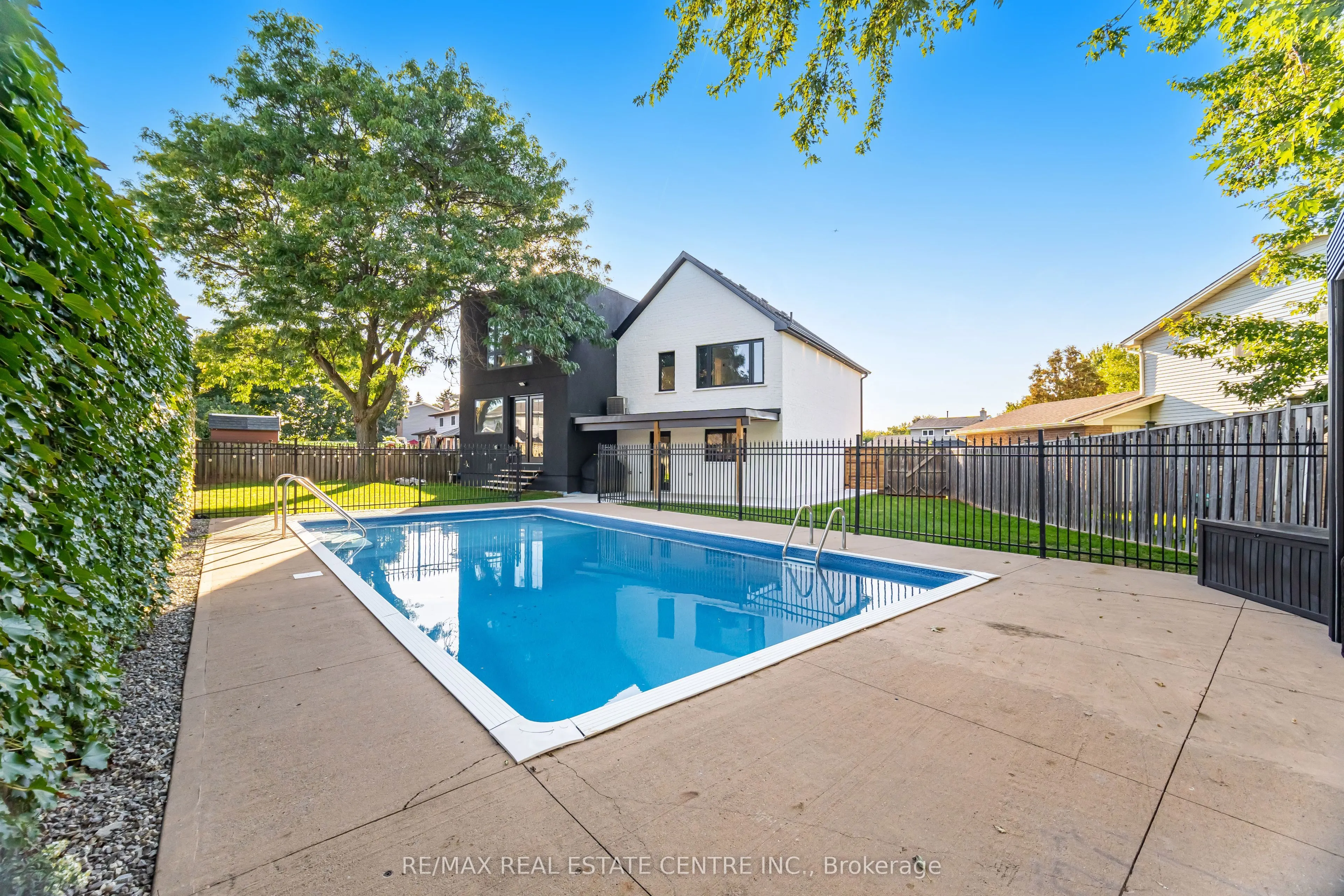 772 Banting Court
