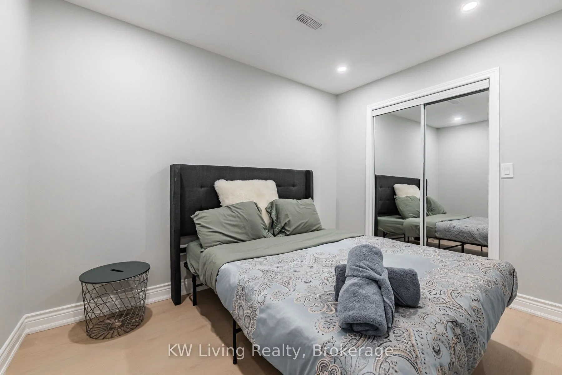 72 bermondsey Way #Basement