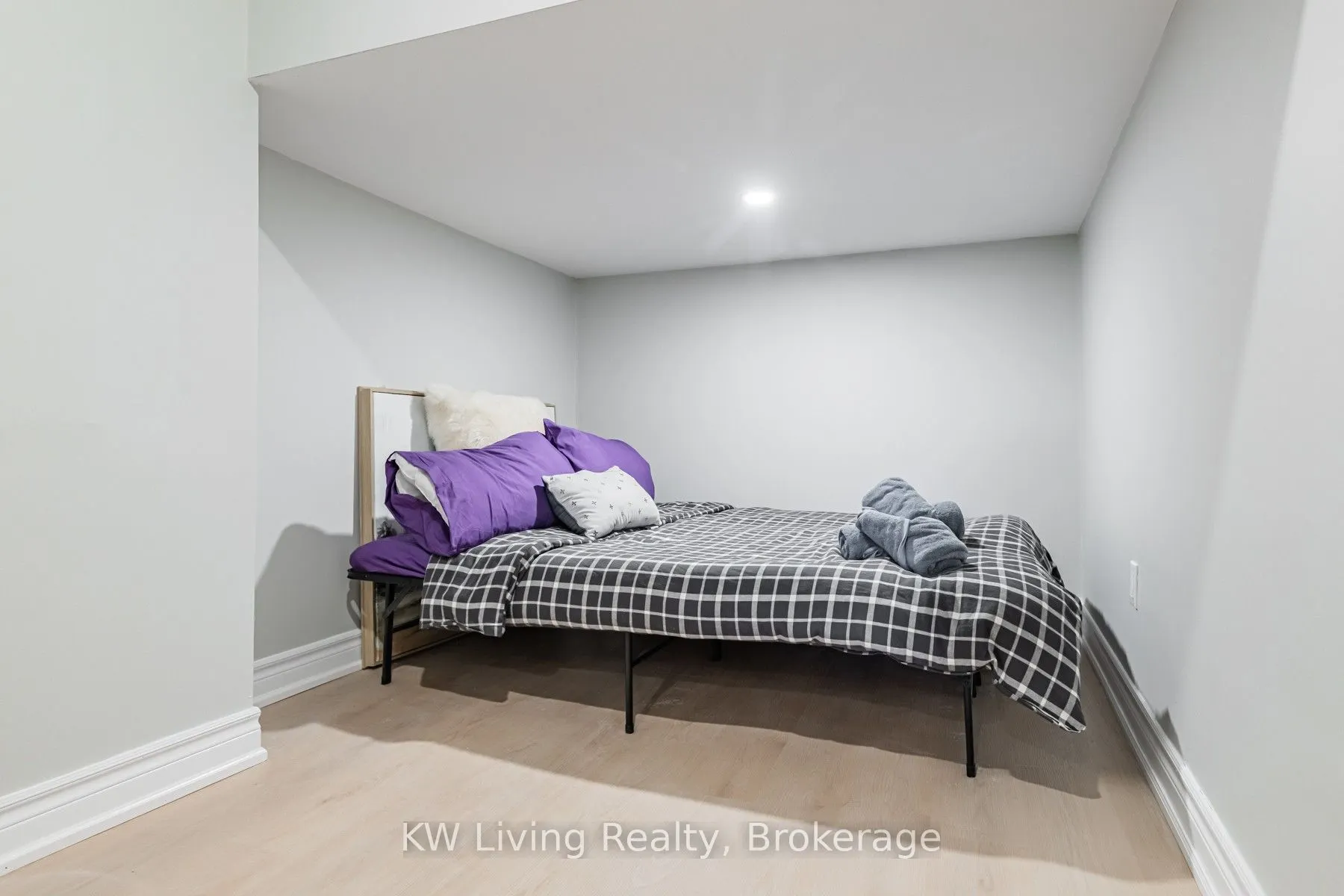 72 bermondsey Way #Basement