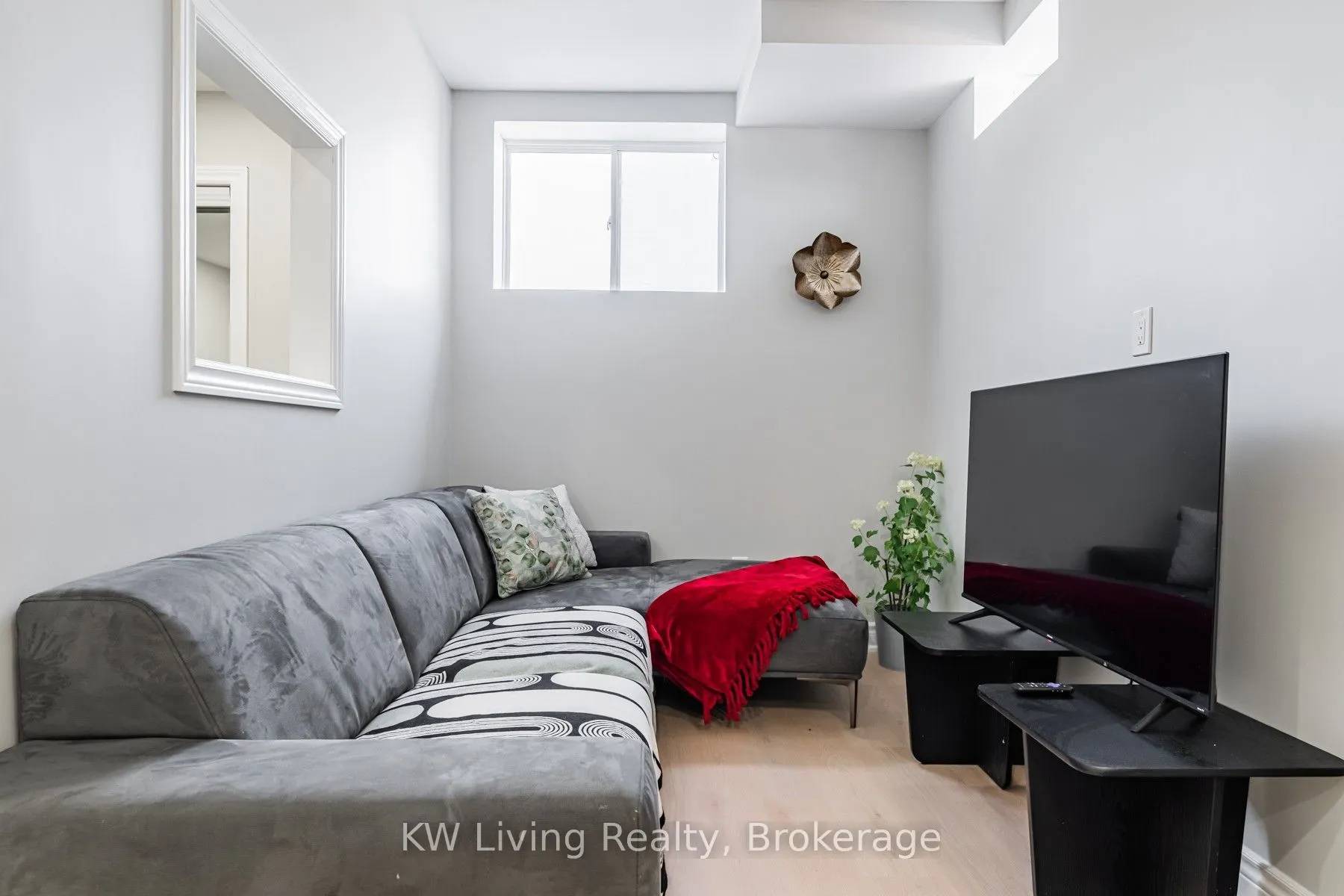 72 bermondsey Way #Basement