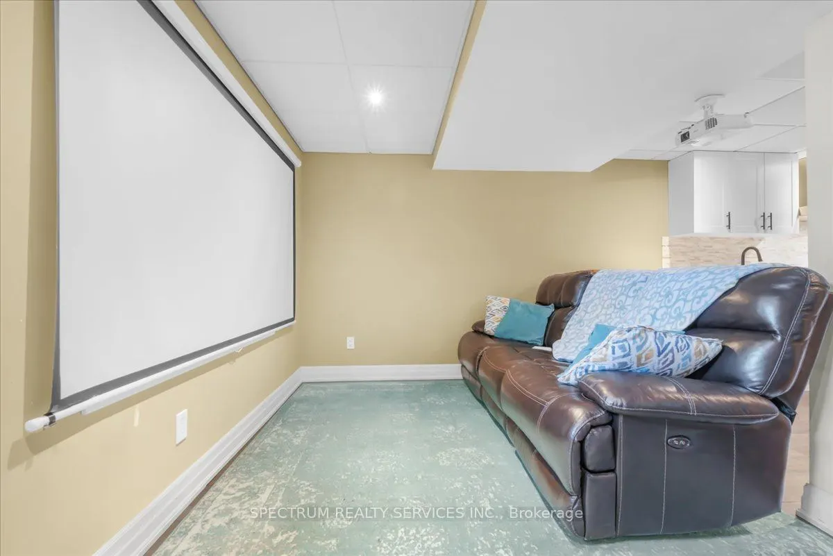 1379 Rolph Terrace
