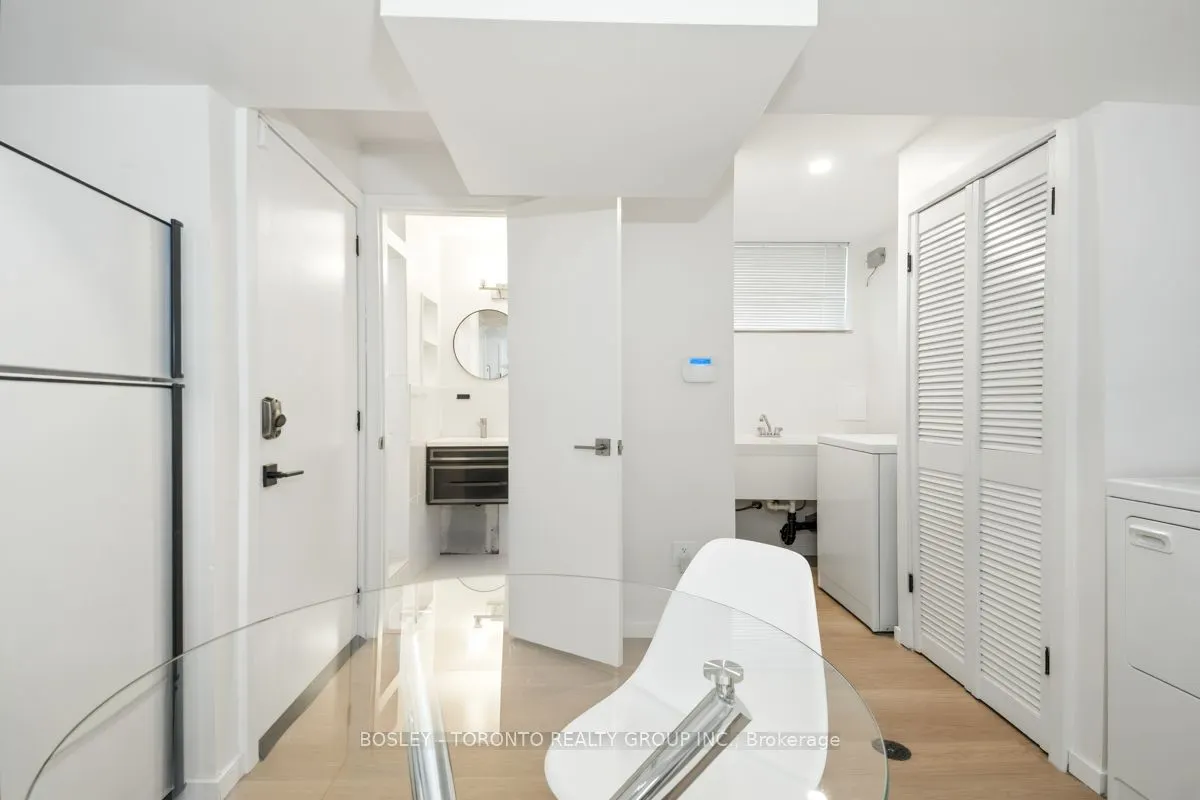 146 Earlscourt Avenue #Lower