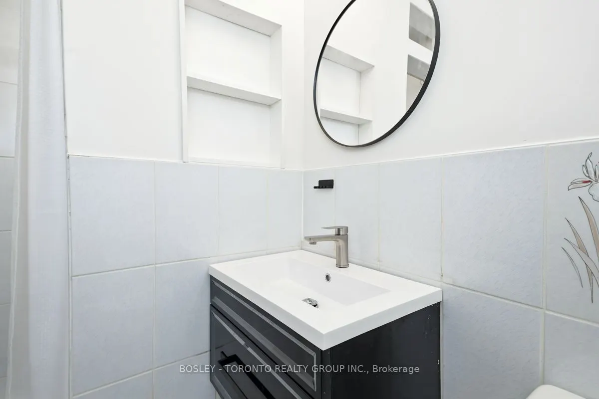 146 Earlscourt Avenue #Lower