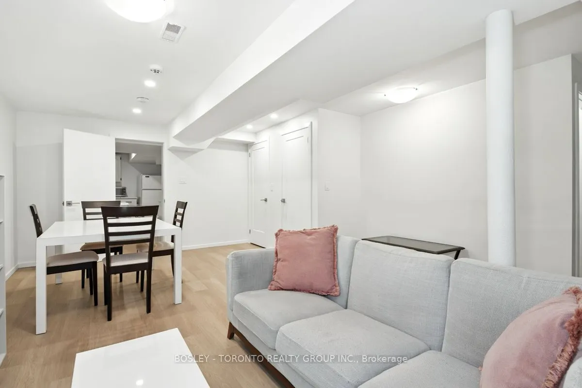 146 Earlscourt Avenue #Lower