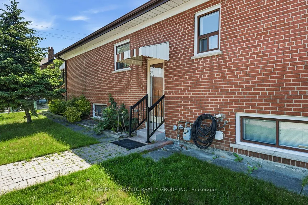 146 Earlscourt Avenue #Lower