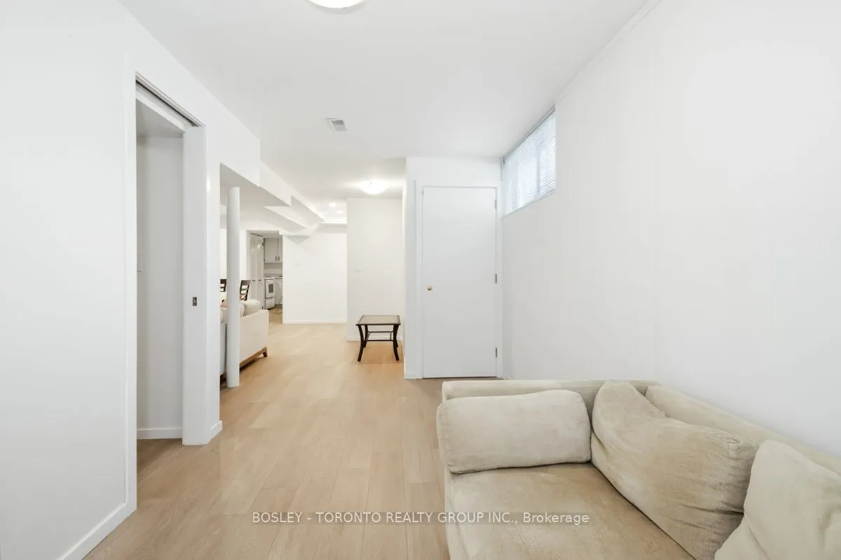146 Earlscourt Avenue #Lower