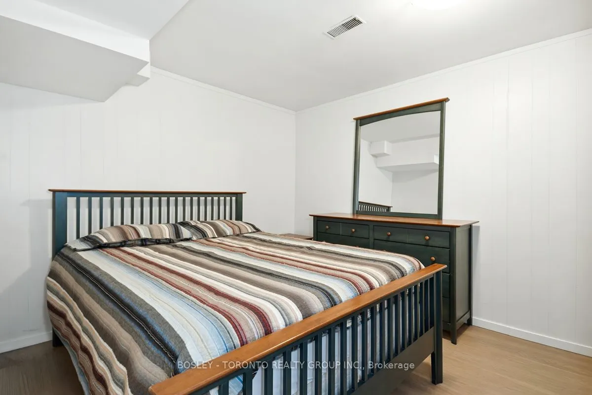 146 Earlscourt Avenue #Lower