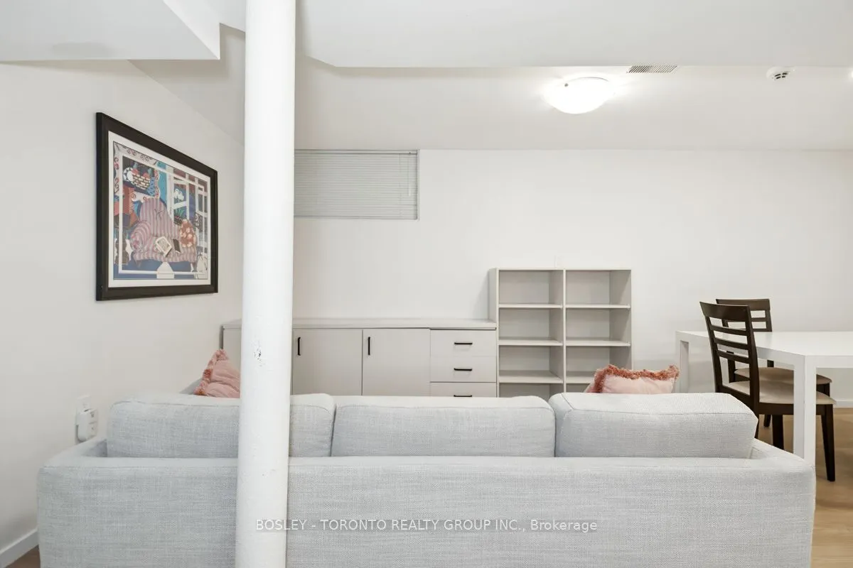 146 Earlscourt Avenue #Lower