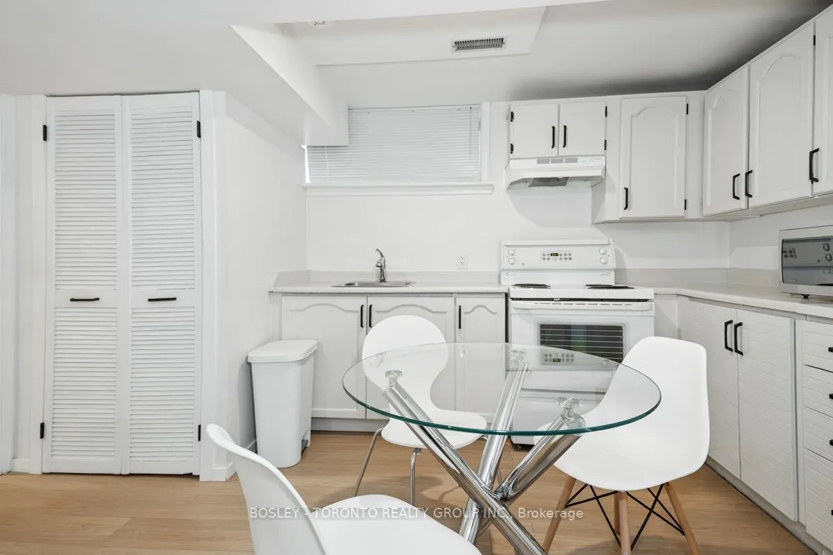 146 Earlscourt Avenue #Lower