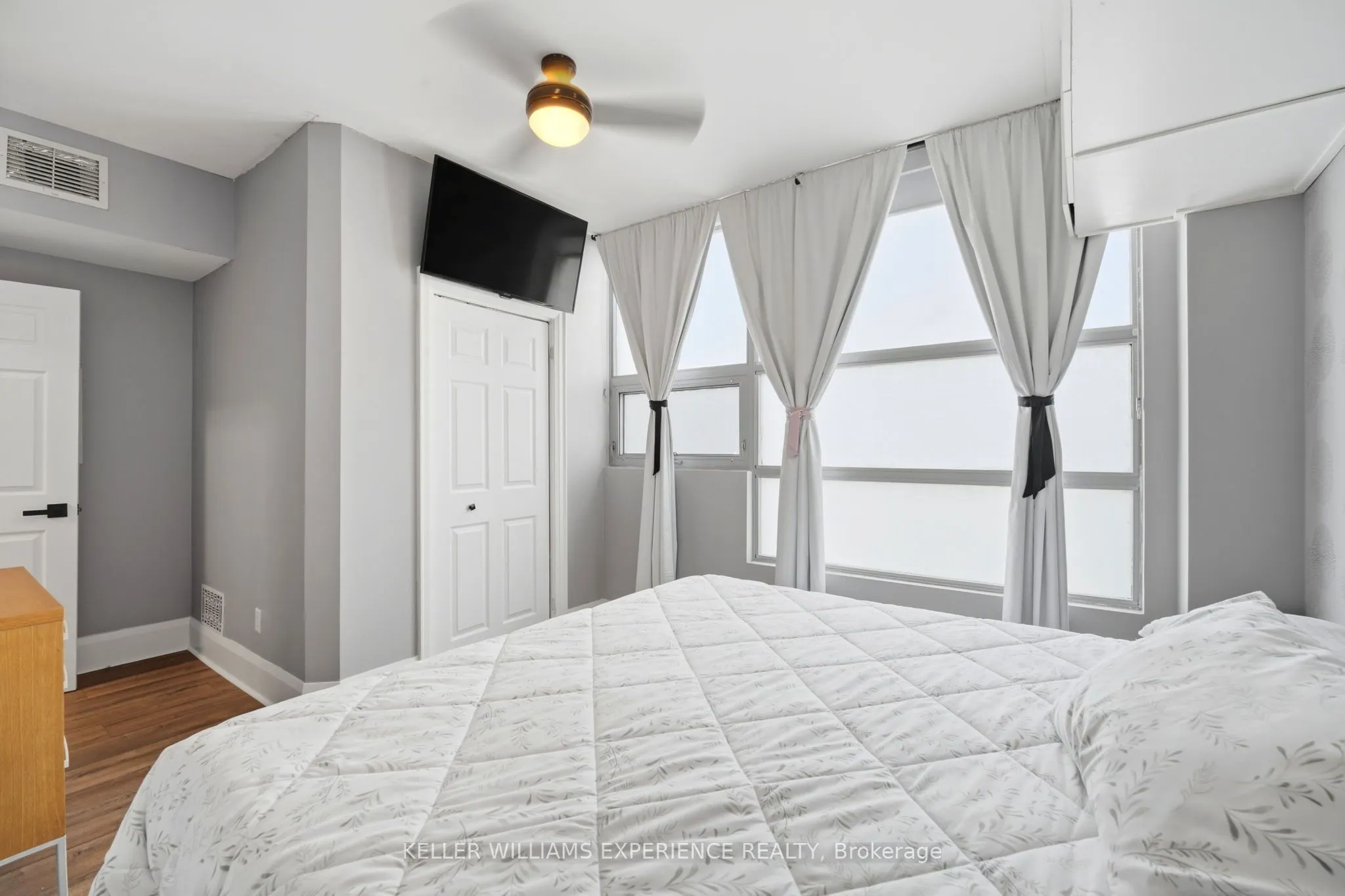 2464 Weston Road #903