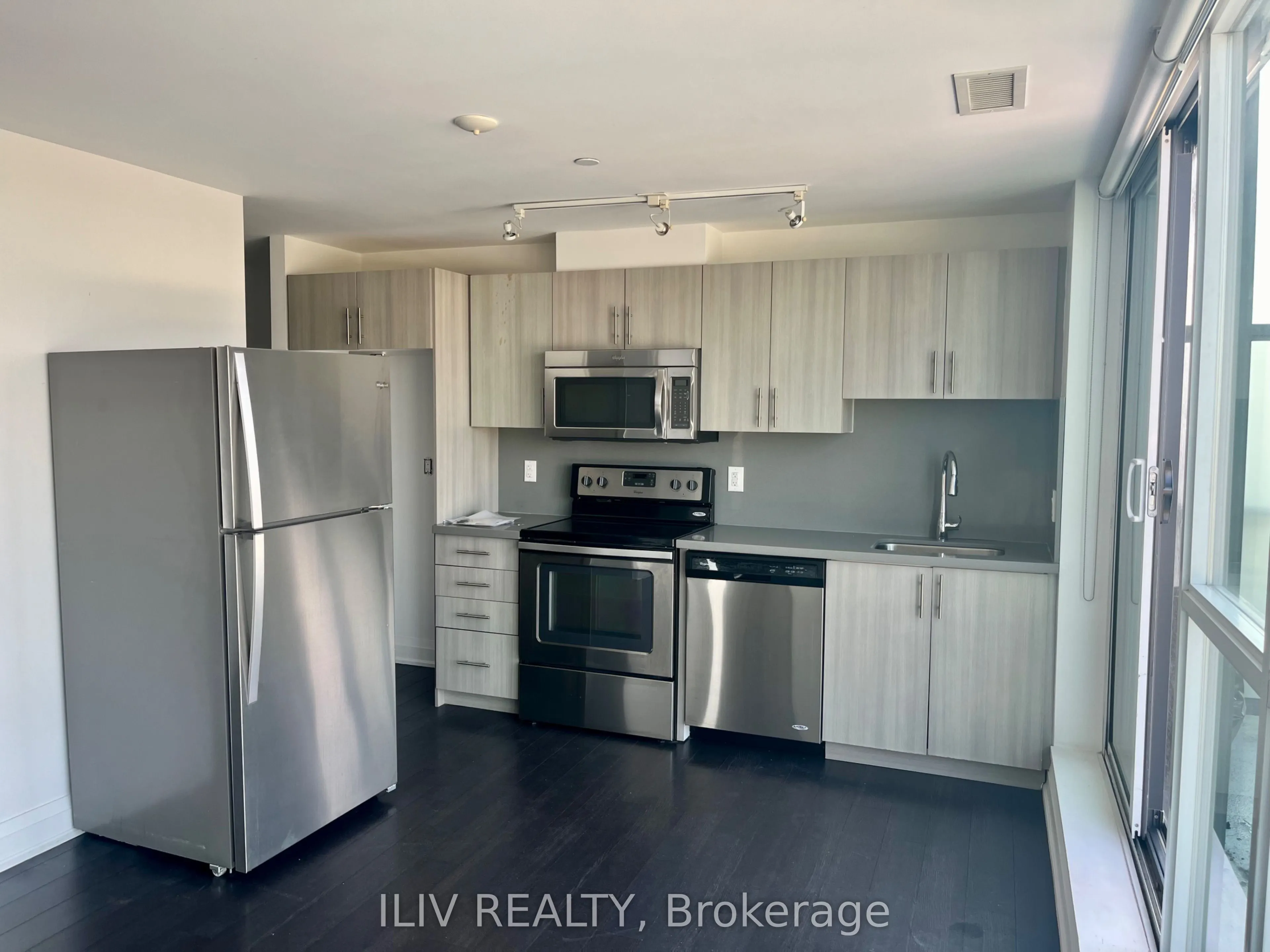 16 McAdam Avenue #605