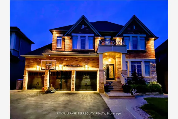 19 Black Diamond Crescent