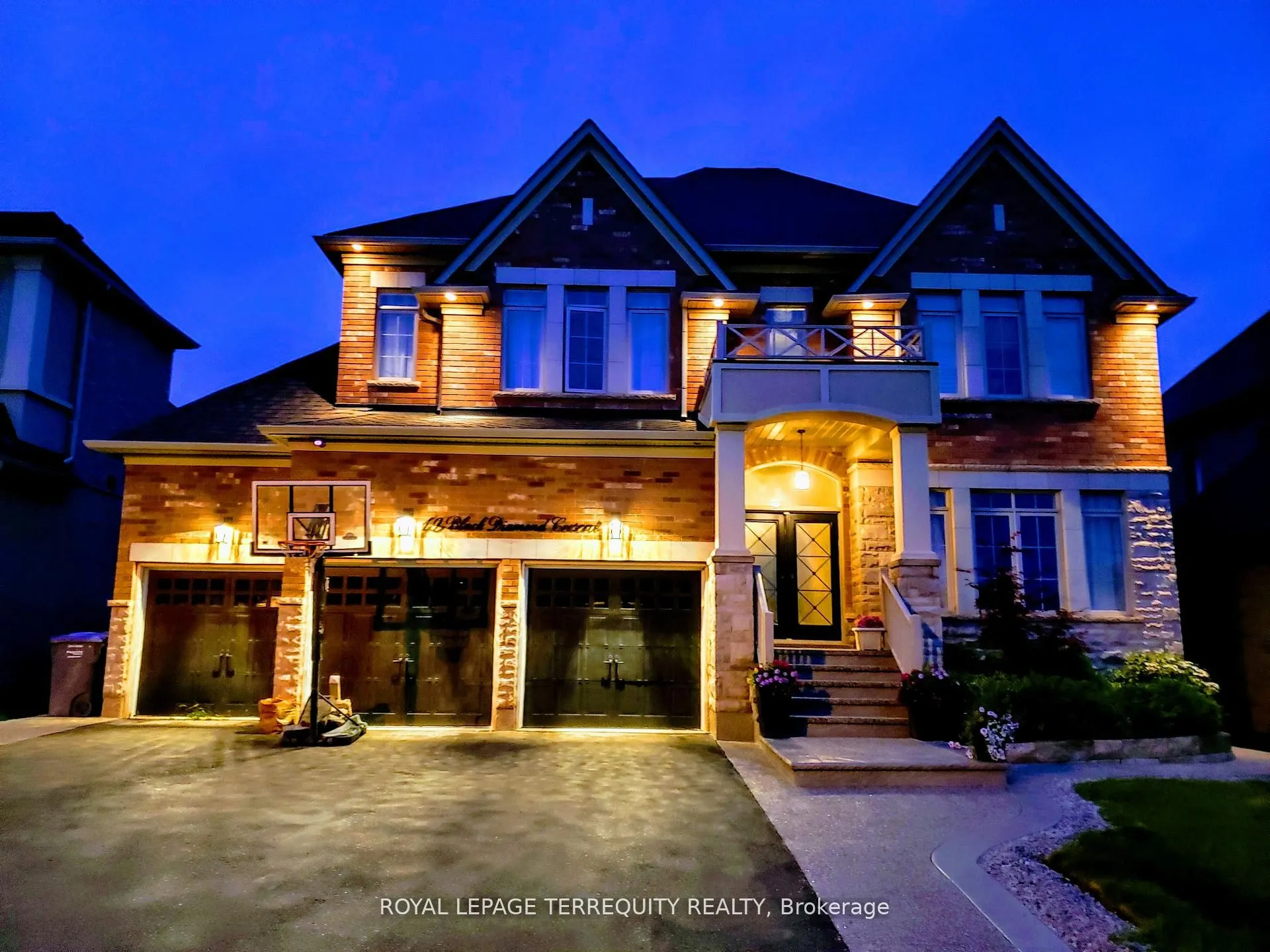 19 Black Diamond Crescent
