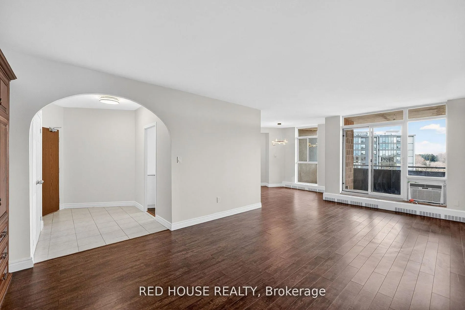 5250 Lakeshore Road #809